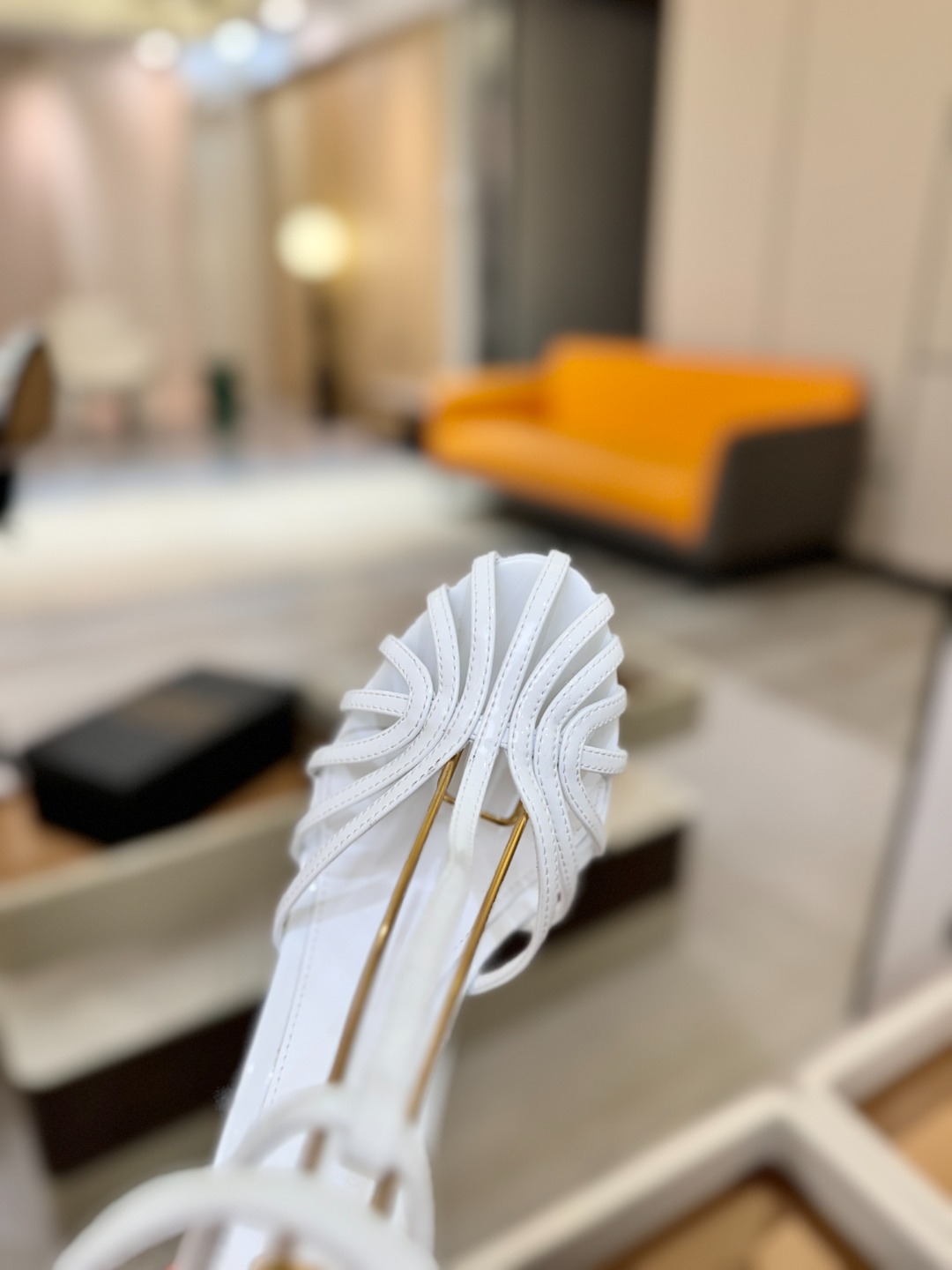 Alevi Mlano 阿列维·姆拉诺 𝘼𝙡𝙚𝙫𝙞 𝙈𝙡𝙖𝙣𝙤 Alevi Milano条带中空高跟走秀