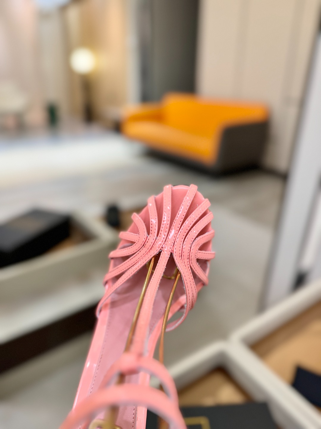 Alevi Mlano 阿列维·姆拉诺 𝘼𝙡𝙚𝙫𝙞 𝙈𝙡𝙖𝙣𝙤 Alevi Milano条带中空高跟走秀