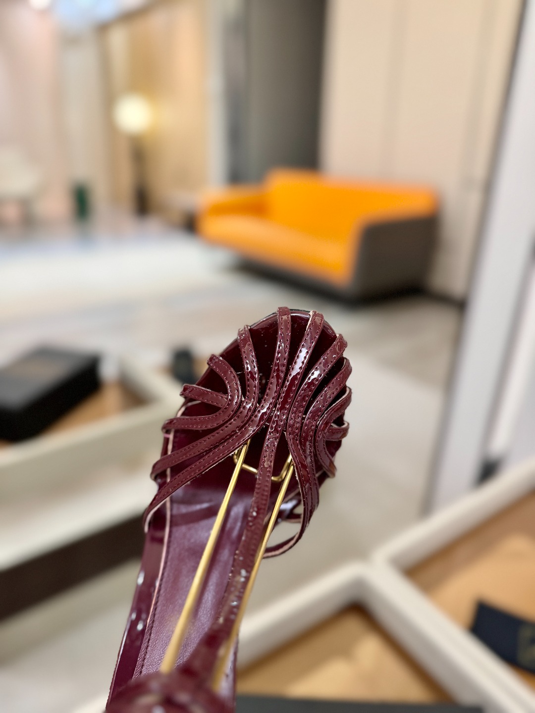 Alevi Mlano 阿列维·姆拉诺 𝘼𝙡𝙚𝙫𝙞 𝙈𝙡𝙖𝙣𝙤 Alevi Milano条带中空高跟走秀