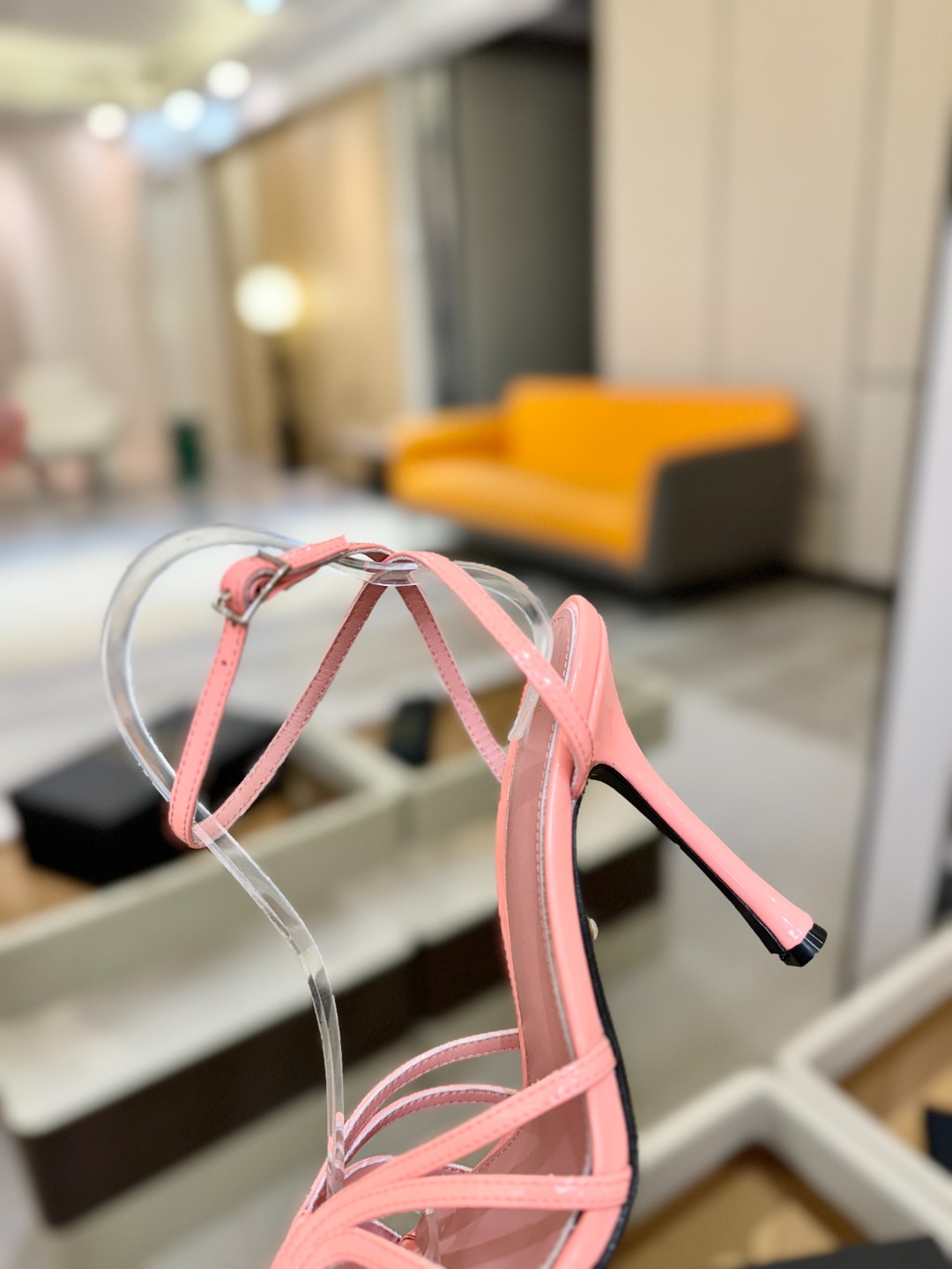 Alevi Mlano 阿列维·姆拉诺 𝘼𝙡𝙚𝙫𝙞 𝙈𝙡𝙖𝙣𝙤 Alevi Milano条带中空高跟走秀