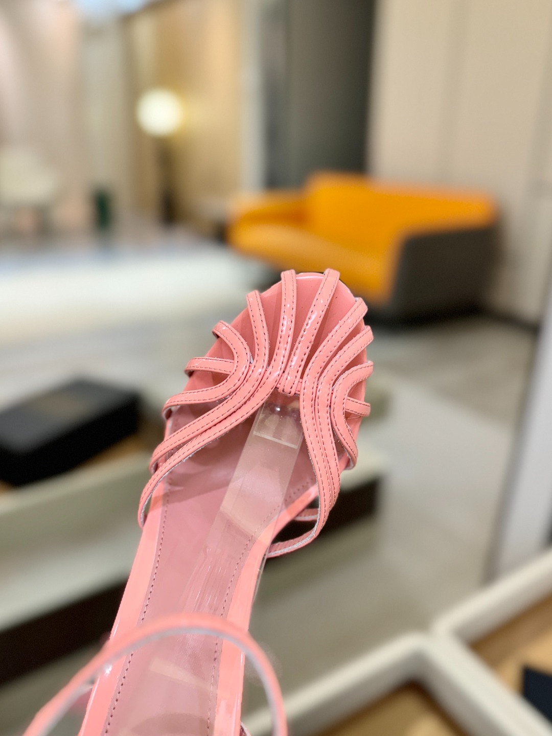 Alevi Mlano 阿列维·姆拉诺 𝘼𝙡𝙚𝙫𝙞 𝙈𝙡𝙖𝙣𝙤 Alevi Milano条带中空高跟走秀