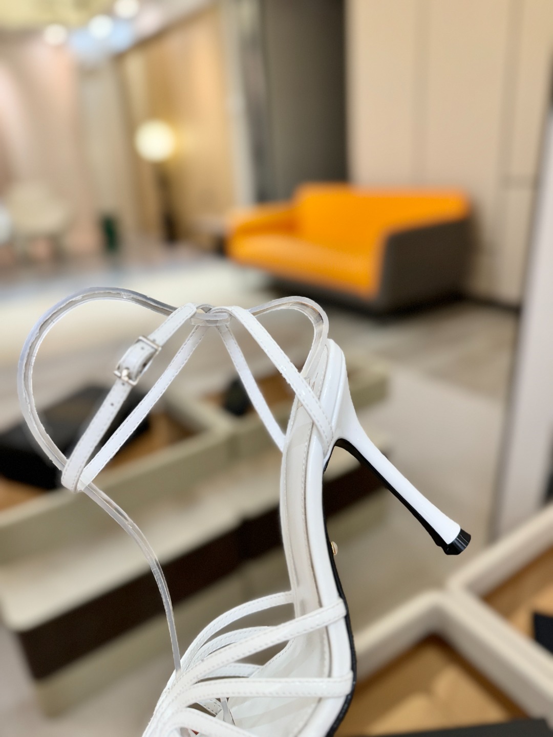 Alevi Mlano 阿列维·姆拉诺 𝘼𝙡𝙚𝙫𝙞 𝙈𝙡𝙖𝙣𝙤 Alevi Milano条带中空高跟走秀