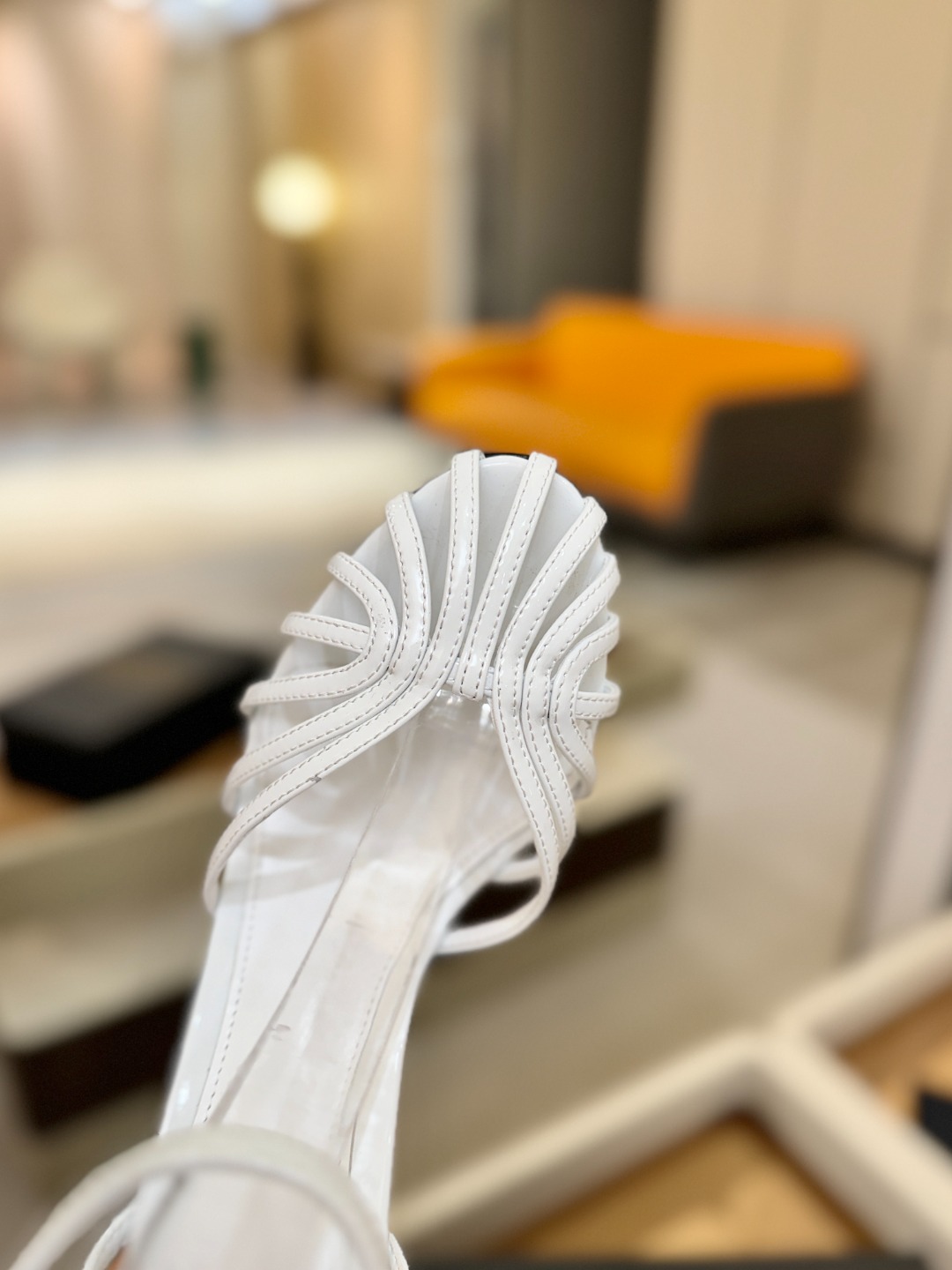 Alevi Mlano 阿列维·姆拉诺 𝘼𝙡𝙚𝙫𝙞 𝙈𝙡𝙖𝙣𝙤 Alevi Milano条带中空高跟走秀