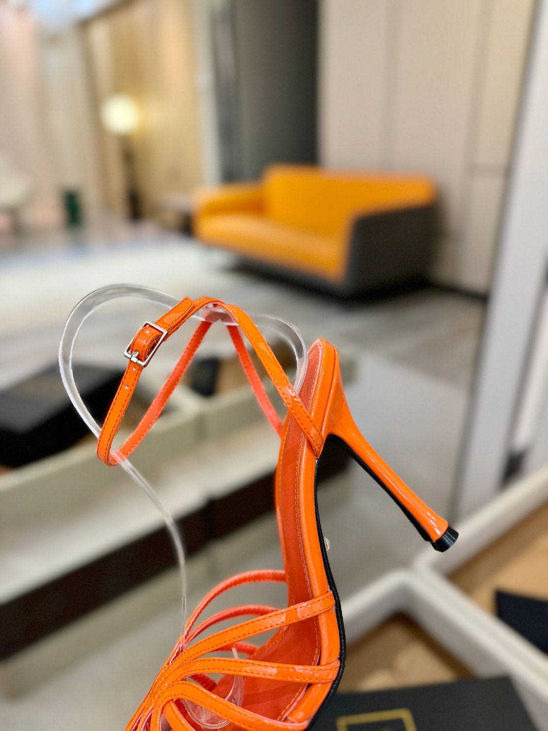 Alevi Mlano 阿列维·姆拉诺 𝘼𝙡𝙚𝙫𝙞 𝙈𝙡𝙖𝙣𝙤 Alevi Milano条带中空高跟走秀