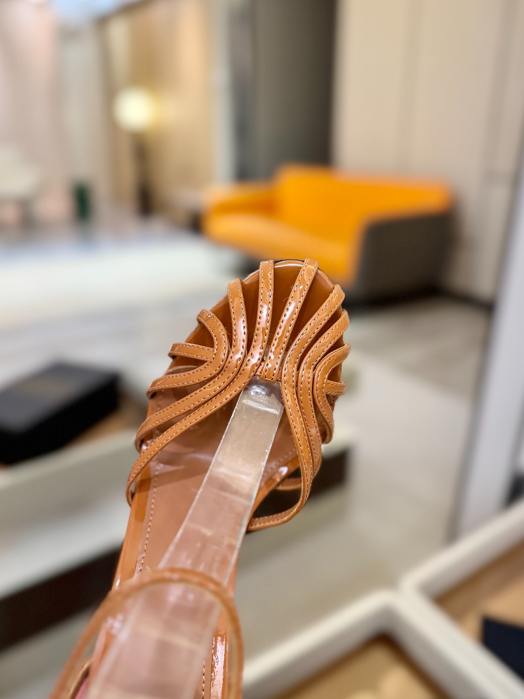 Alevi Mlano 阿列维·姆拉诺 𝘼𝙡𝙚𝙫𝙞 𝙈𝙡𝙖𝙣𝙤 Alevi Milano条带中空高跟走秀