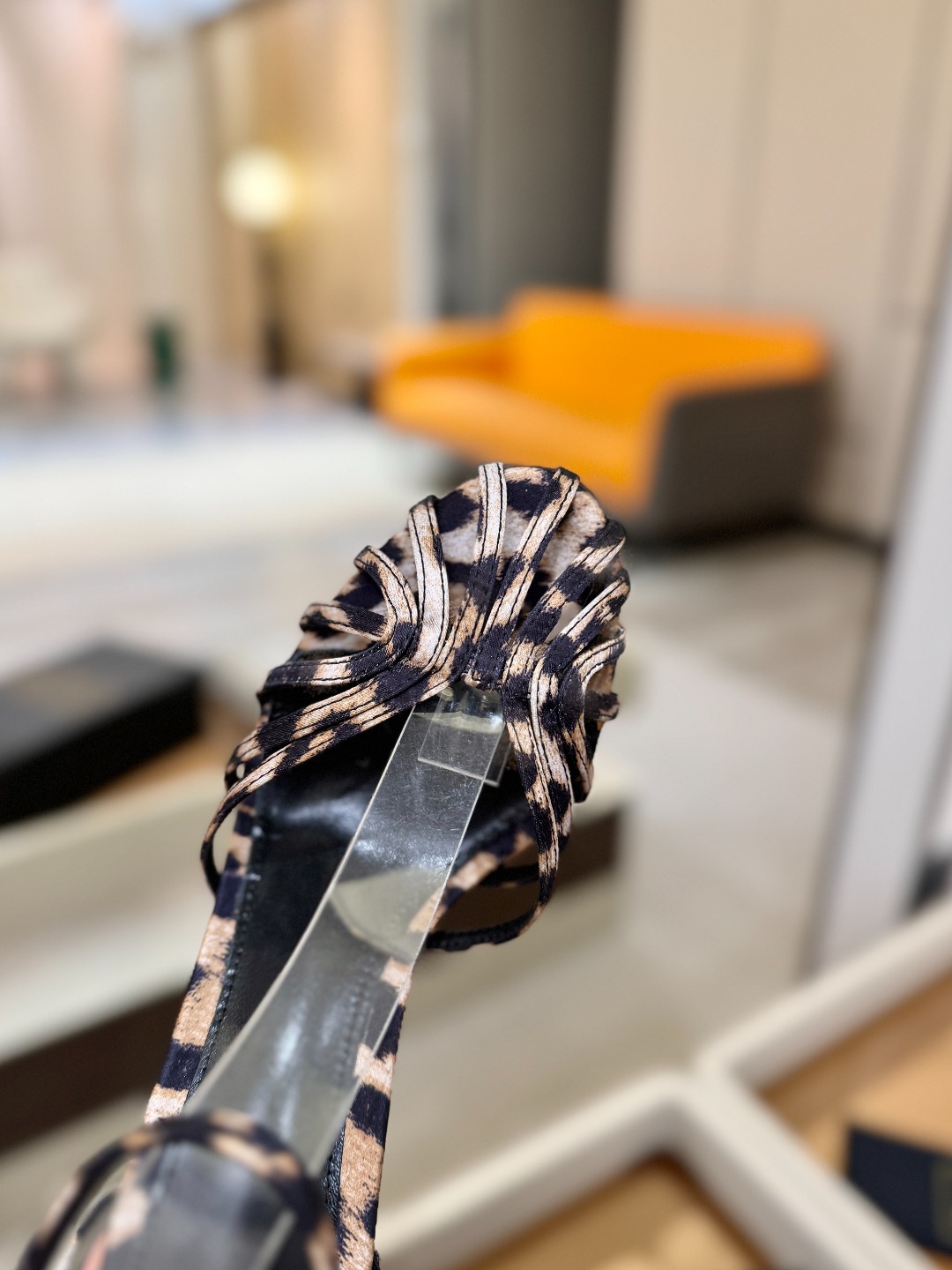 Alevi Mlano 阿列维·姆拉诺 𝘼𝙡𝙚𝙫𝙞 𝙈𝙡𝙖𝙣𝙤 Alevi Milano条带中空高跟走秀