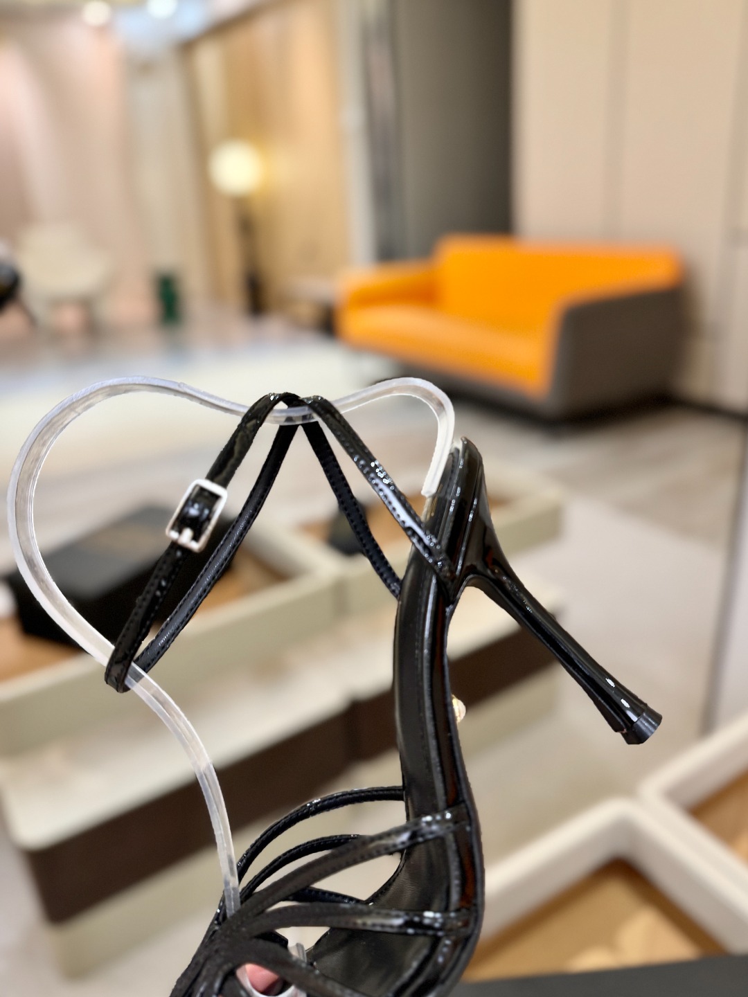 Alevi Mlano 阿列维·姆拉诺 𝘼𝙡𝙚𝙫𝙞 𝙈𝙡𝙖𝙣𝙤 Alevi Milano条带中空高跟走秀