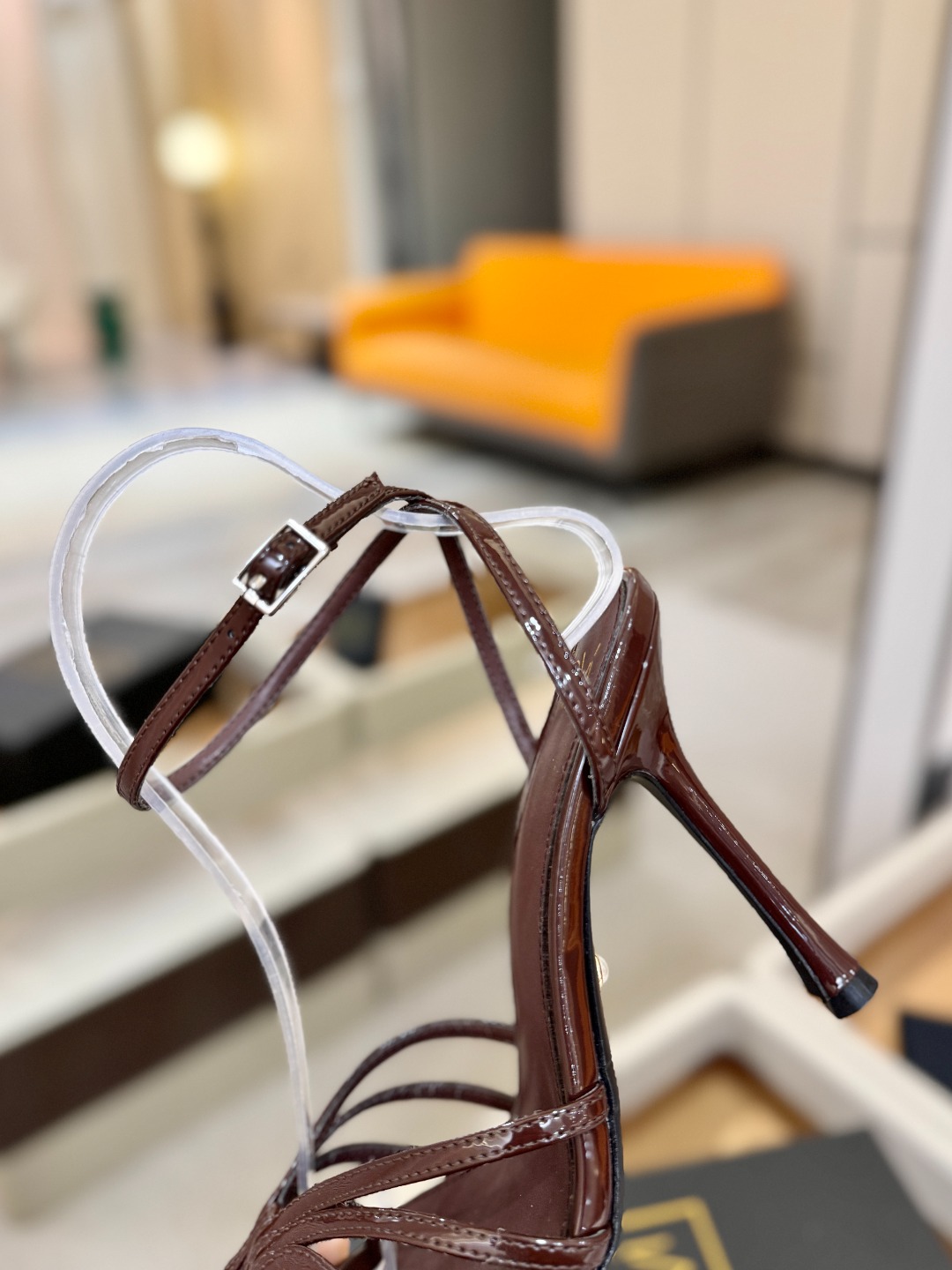 Alevi Mlano 阿列维·姆拉诺 𝘼𝙡𝙚𝙫𝙞 𝙈𝙡𝙖𝙣𝙤 Alevi Milano条带中空高跟走秀