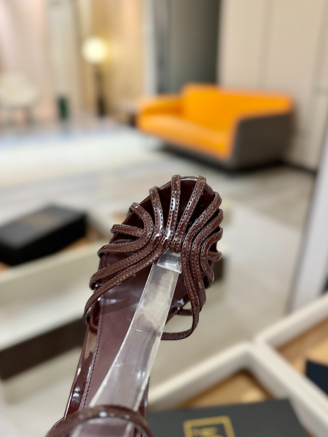 Alevi Mlano 阿列维·姆拉诺 𝘼𝙡𝙚𝙫𝙞 𝙈𝙡𝙖𝙣𝙤 Alevi Milano条带中空高跟走秀