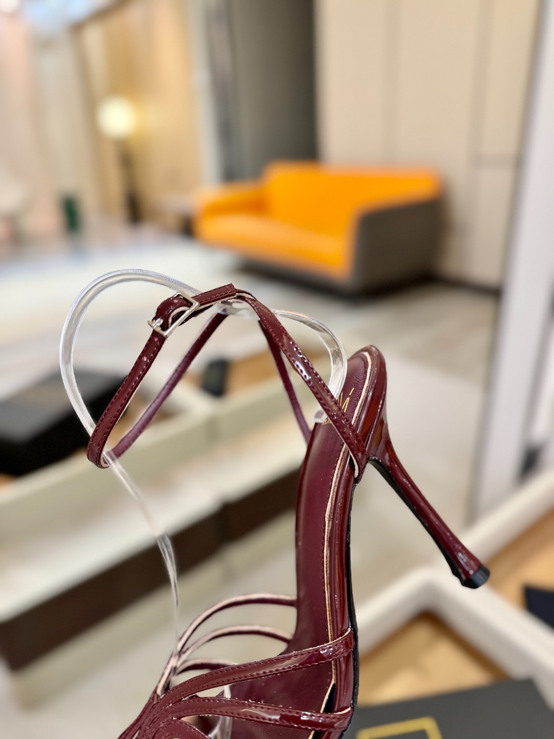 Alevi Mlano 阿列维·姆拉诺 𝘼𝙡𝙚𝙫𝙞 𝙈𝙡𝙖𝙣𝙤 Alevi Milano条带中空高跟走秀