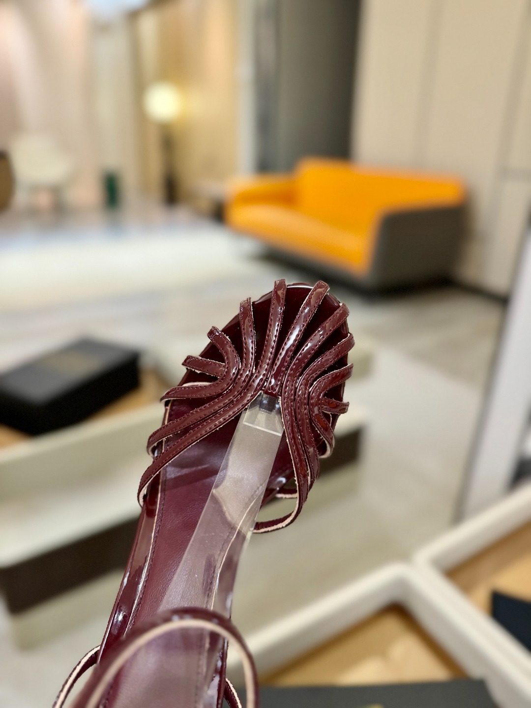 Alevi Mlano 阿列维·姆拉诺 𝘼𝙡𝙚𝙫𝙞 𝙈𝙡𝙖𝙣𝙤 Alevi Milano条带中空高跟走秀