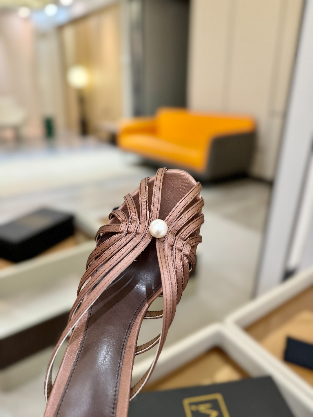 Alevi Mlano 阿列维·姆拉诺 𝘼𝙡𝙚𝙫𝙞 𝙈𝙡𝙖𝙣𝙤 Alevi Milano条带中空高跟走秀