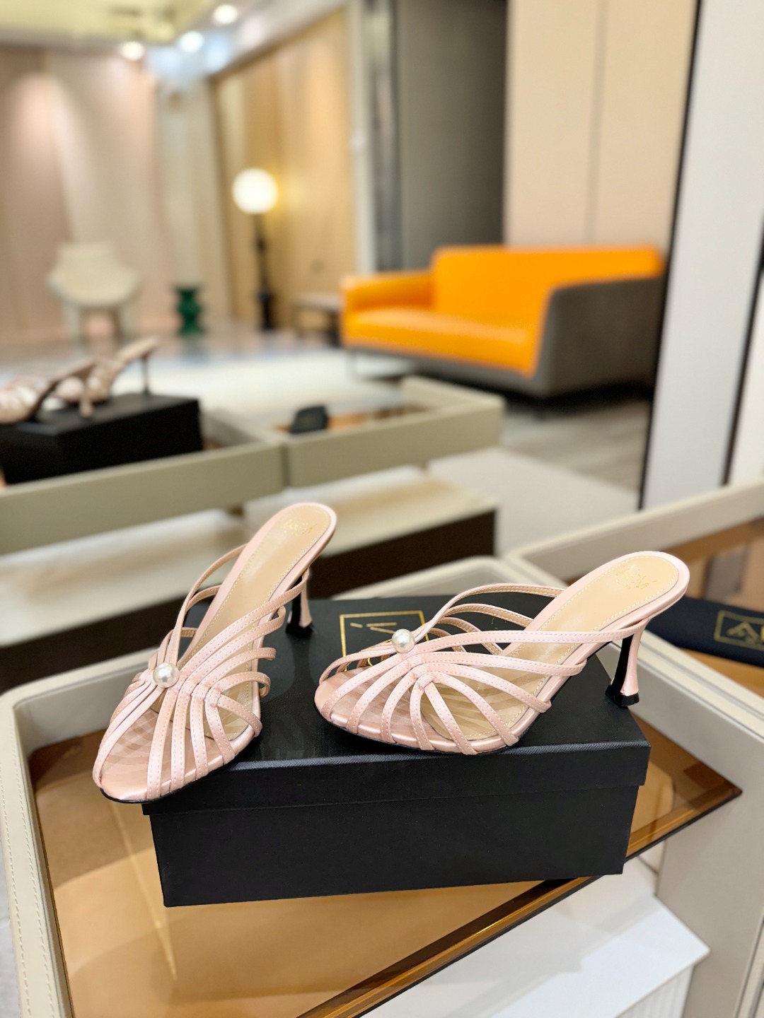 Alevi Mlano 阿列维·姆拉诺 𝘼𝙡𝙚𝙫𝙞 𝙈𝙡𝙖𝙣𝙤 Alevi Milano条带中空高跟走秀