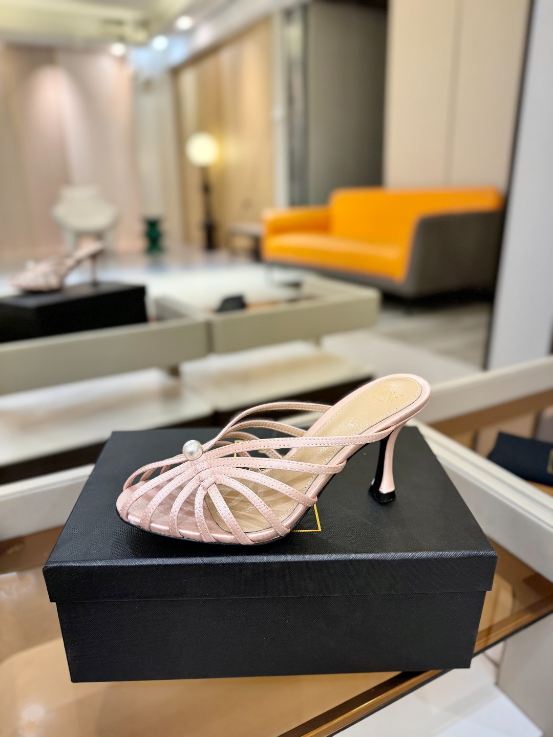 Alevi Mlano 阿列维·姆拉诺 𝘼𝙡𝙚𝙫𝙞 𝙈𝙡𝙖𝙣𝙤 Alevi Milano条带中空高跟走秀