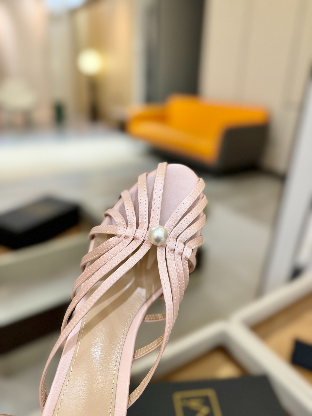 Alevi Mlano 阿列维·姆拉诺 𝘼𝙡𝙚𝙫𝙞 𝙈𝙡𝙖𝙣𝙤 Alevi Milano条带中空高跟走秀