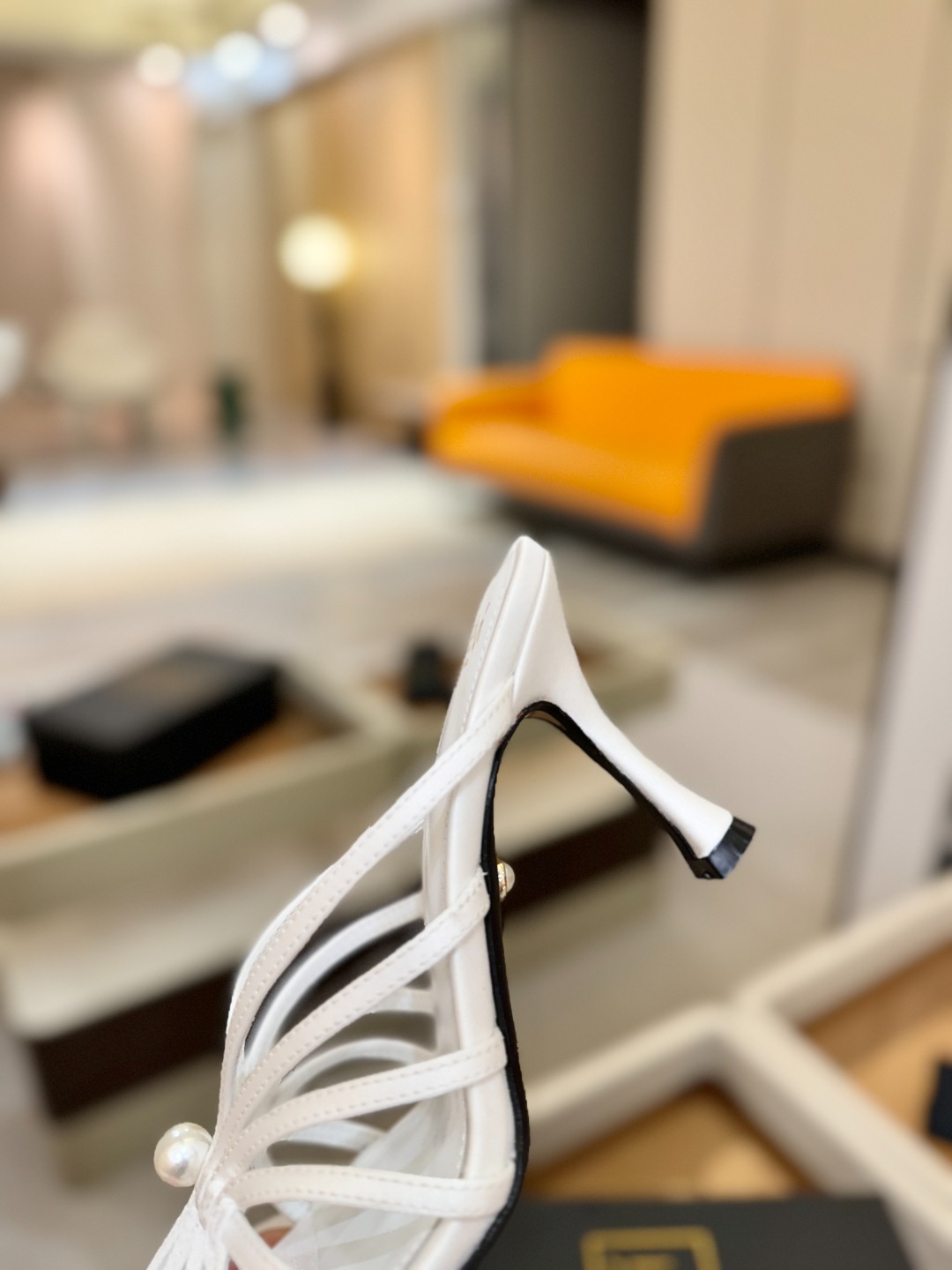 Alevi Mlano 阿列维·姆拉诺 𝘼𝙡𝙚𝙫𝙞 𝙈𝙡𝙖𝙣𝙤 Alevi Milano条带中空高跟走秀