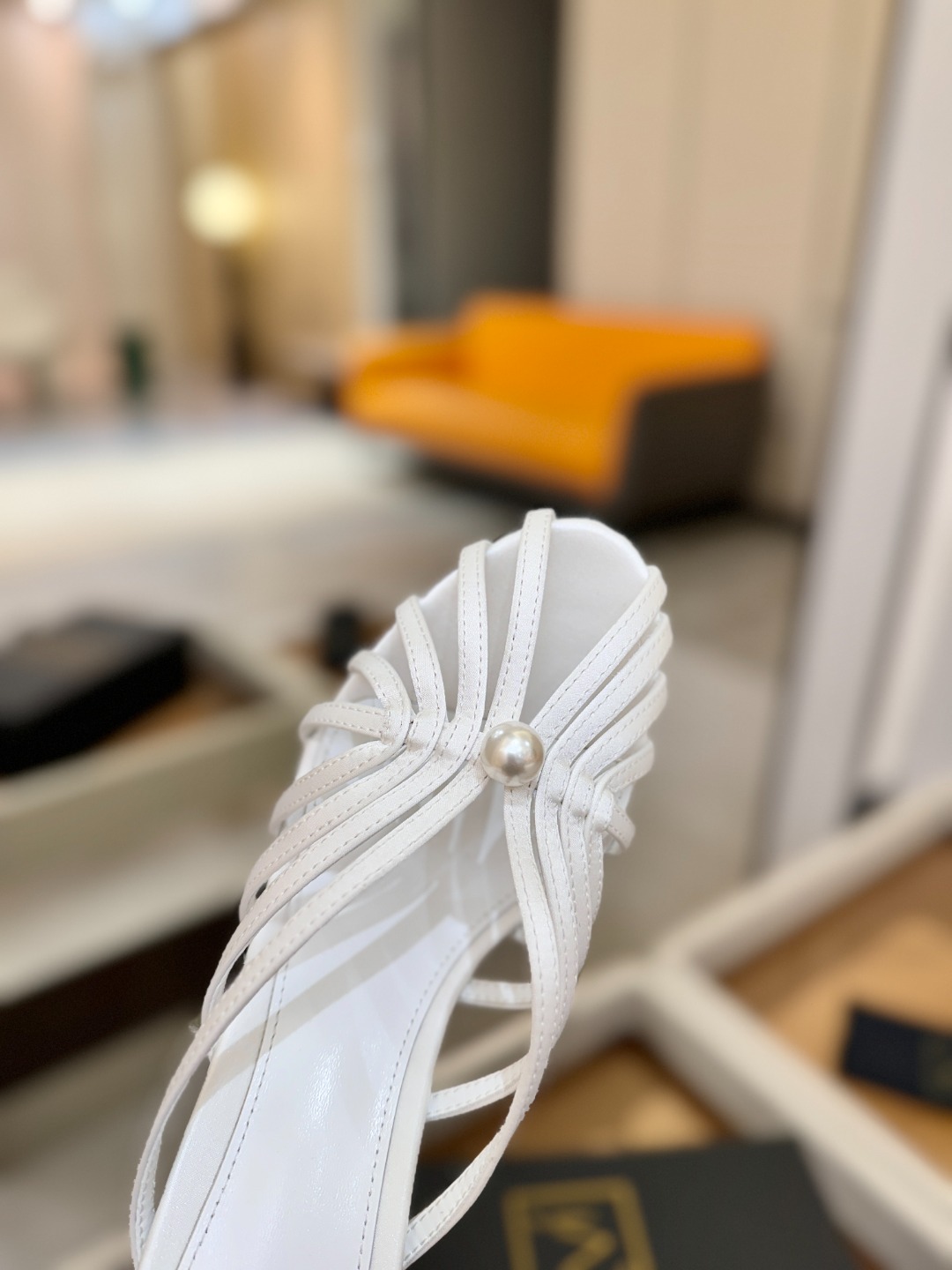 Alevi Mlano 阿列维·姆拉诺 𝘼𝙡𝙚𝙫𝙞 𝙈𝙡𝙖𝙣𝙤 Alevi Milano条带中空高跟走秀