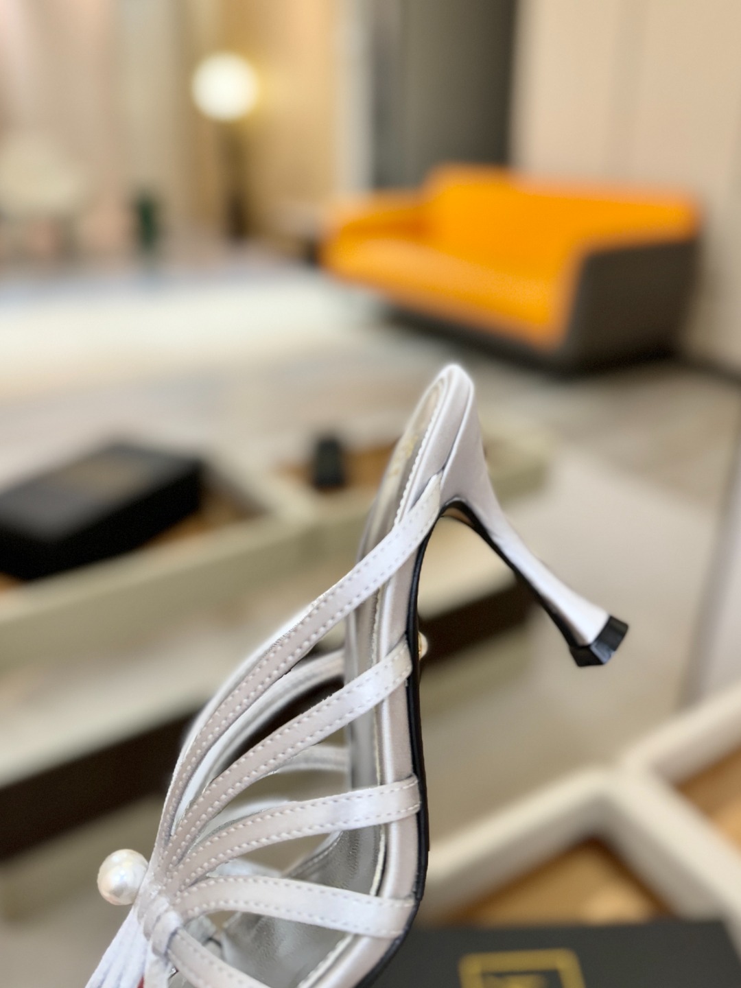 Alevi Mlano 阿列维·姆拉诺 𝘼𝙡𝙚𝙫𝙞 𝙈𝙡𝙖𝙣𝙤 Alevi Milano条带中空高跟走秀