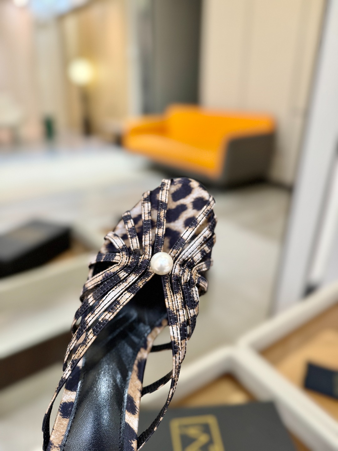 Alevi Mlano 阿列维·姆拉诺 𝘼𝙡𝙚𝙫𝙞 𝙈𝙡𝙖𝙣𝙤 Alevi Milano条带中空高跟走秀