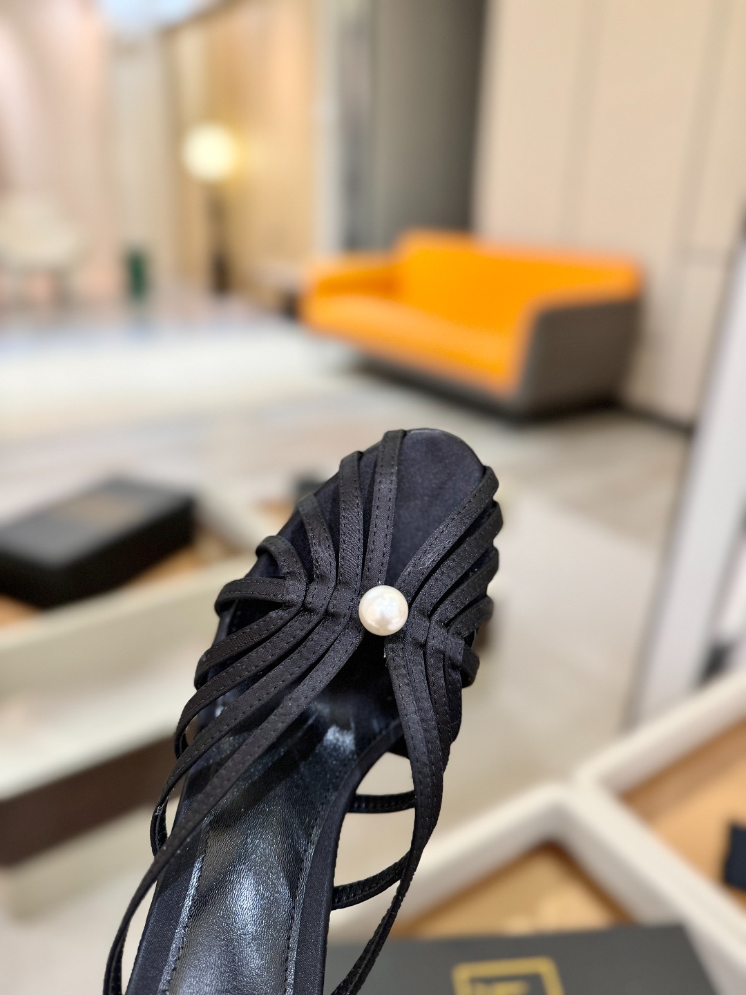 Alevi Mlano 阿列维·姆拉诺 𝘼𝙡𝙚𝙫𝙞 𝙈𝙡𝙖𝙣𝙤 Alevi Milano条带中空高跟走秀