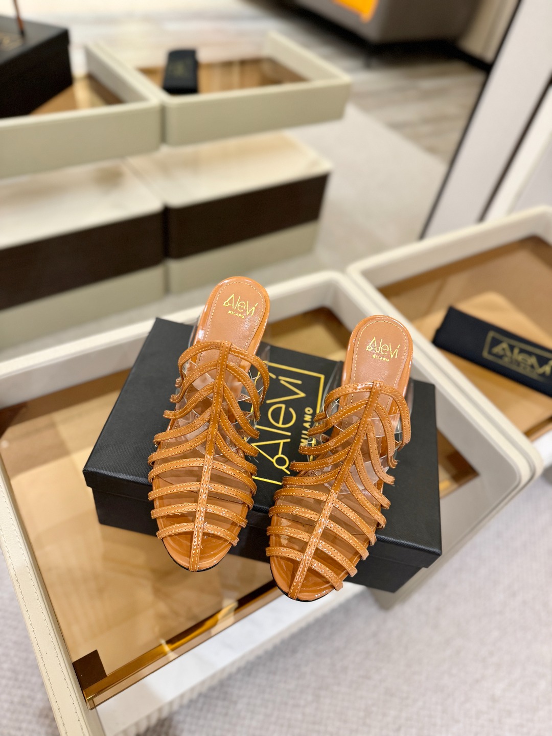 Alevi Mlano 阿列维·姆拉诺 𝘼𝙡𝙚𝙫𝙞 𝙈𝙡𝙖𝙣𝙤 Alevi Milano Alessan