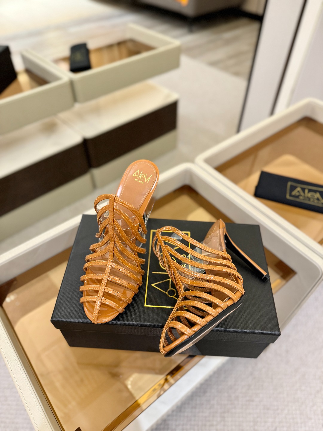 Alevi Mlano 阿列维·姆拉诺 𝘼𝙡𝙚𝙫𝙞 𝙈𝙡𝙖𝙣𝙤 Alevi Milano Alessan