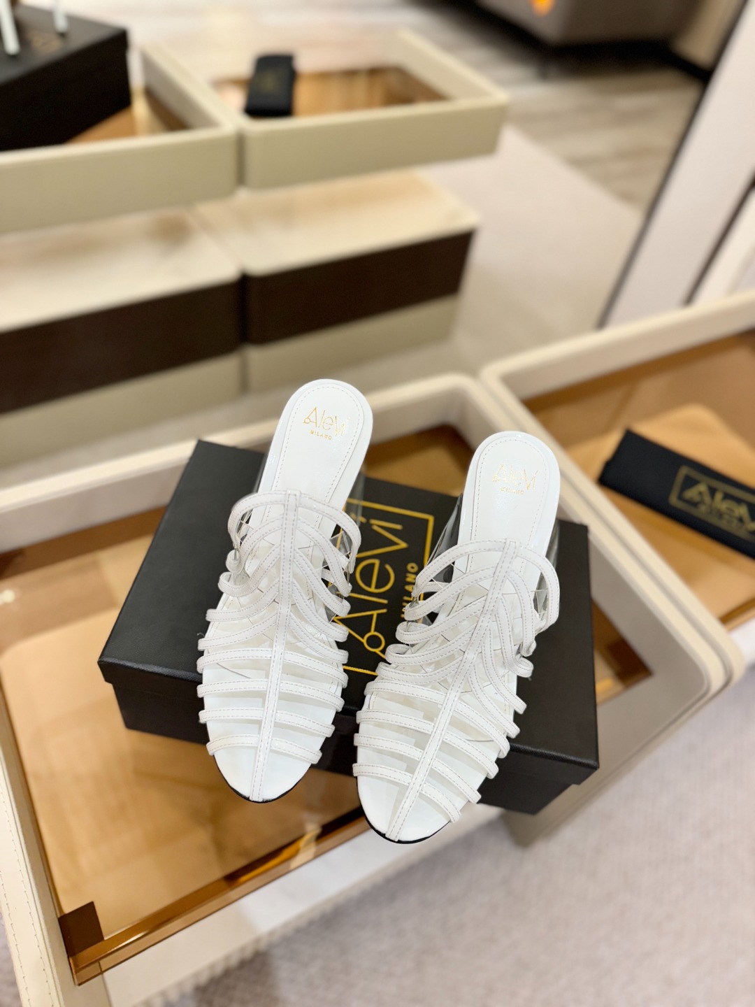 Alevi Mlano 阿列维·姆拉诺 𝘼𝙡𝙚𝙫𝙞 𝙈𝙡𝙖𝙣𝙤 Alevi Milano Alessan