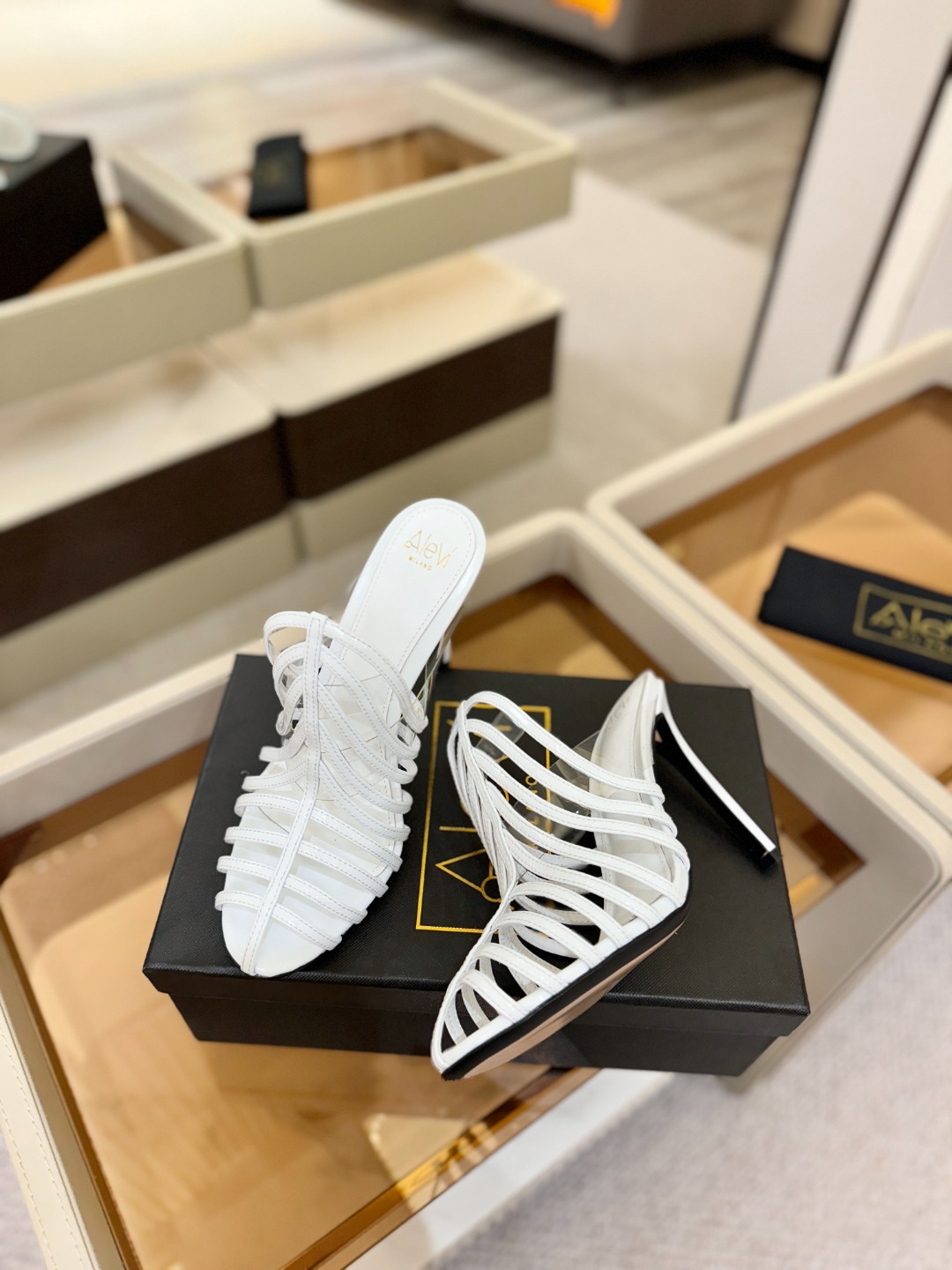 Alevi Mlano 阿列维·姆拉诺 𝘼𝙡𝙚𝙫𝙞 𝙈𝙡𝙖𝙣𝙤 Alevi Milano Alessan