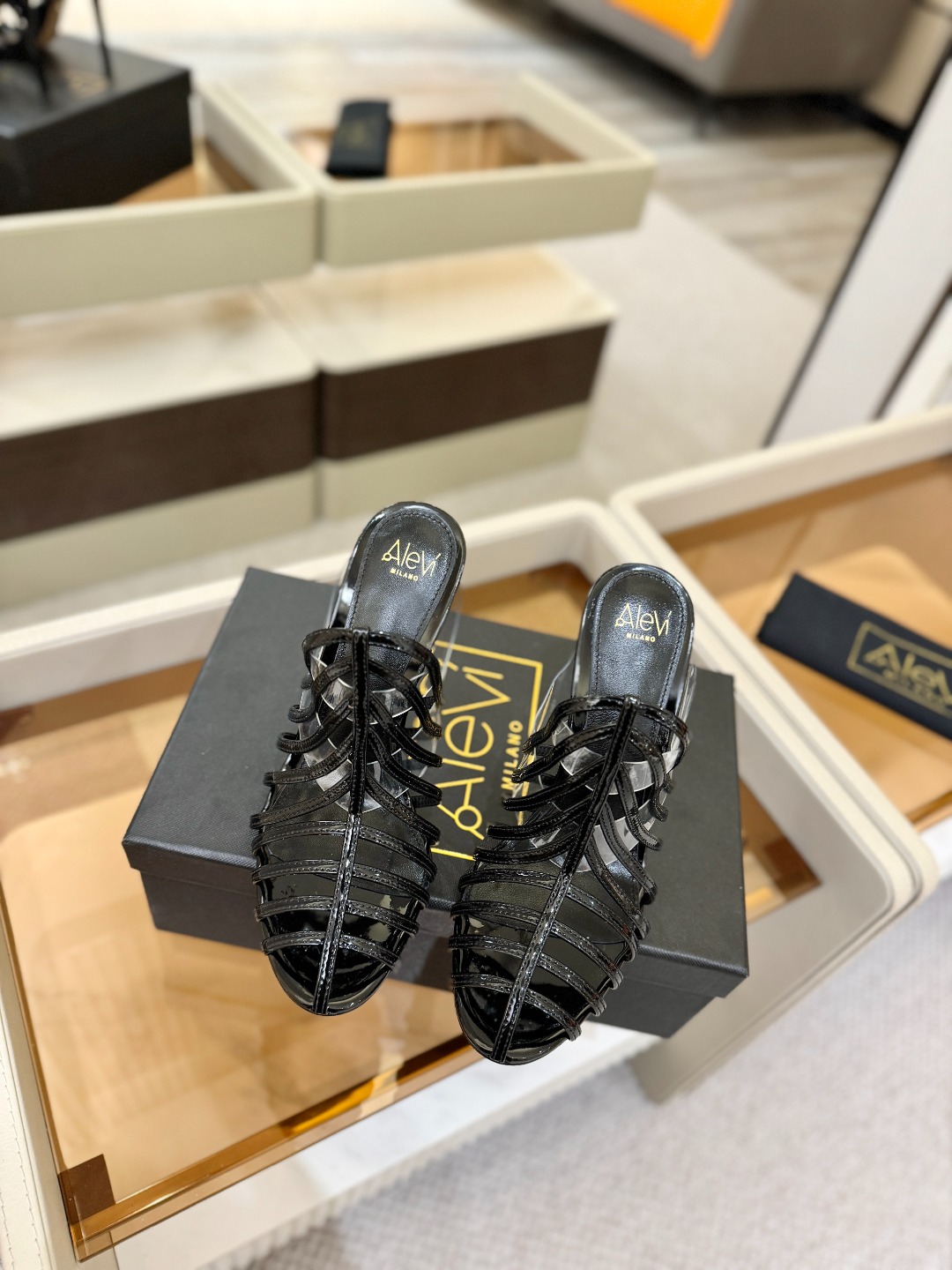 Alevi Mlano 阿列维·姆拉诺 𝘼𝙡𝙚𝙫𝙞 𝙈𝙡𝙖𝙣𝙤 Alevi Milano Alessan