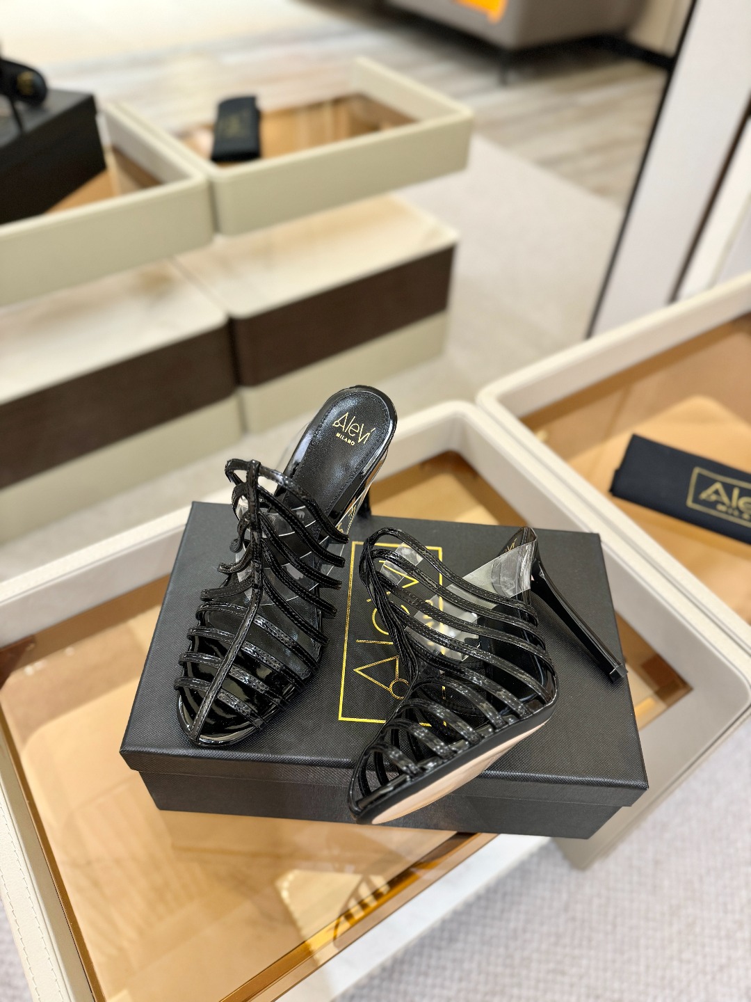 Alevi Mlano 阿列维·姆拉诺 𝘼𝙡𝙚𝙫𝙞 𝙈𝙡𝙖𝙣𝙤 Alevi Milano Alessan