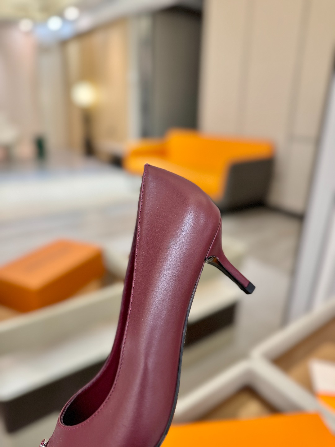 、【代购级】、Louis Vuitton 官网早春系列！完美楦型、新品中跟/单鞋🆕、官网同步更新Lv五金