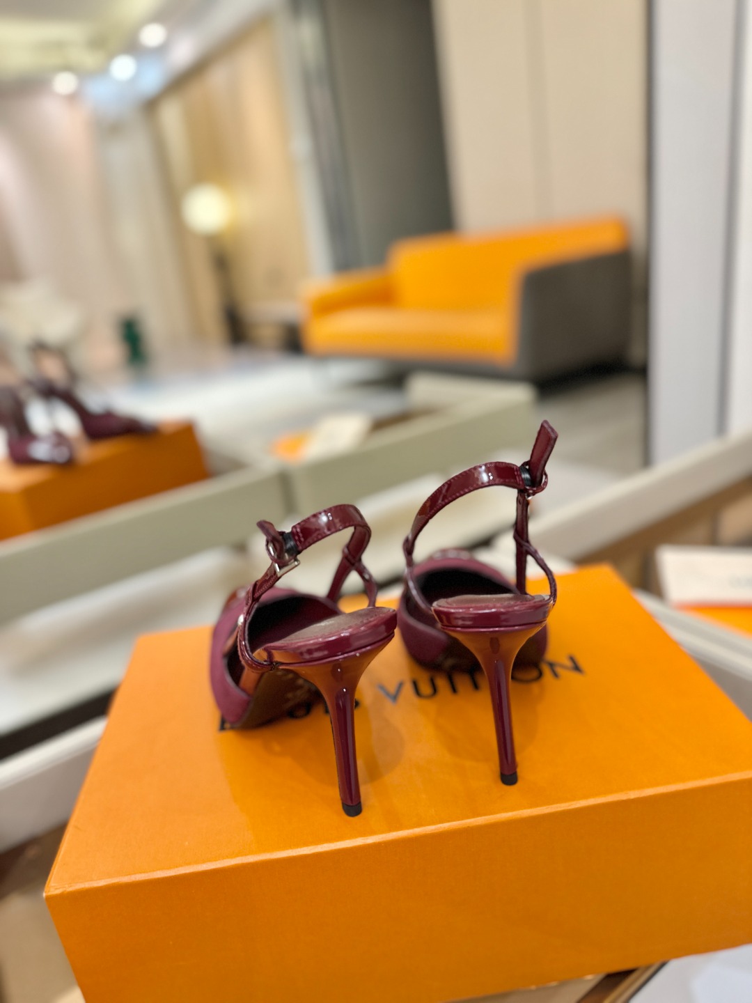 【代购级】、Louis Vuitton 官网早春系列！完美楦型、中跟后空/单鞋🆕、官网同步更新Lv五金 