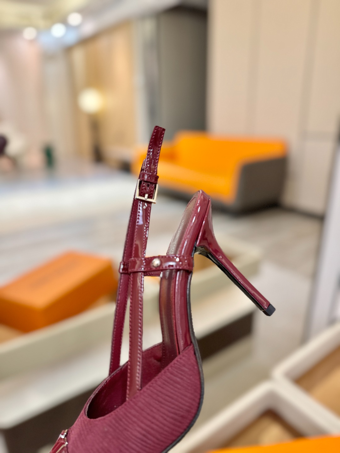 【代购级】、Louis Vuitton 官网早春系列！完美楦型、中跟后空/单鞋🆕、官网同步更新Lv五金 