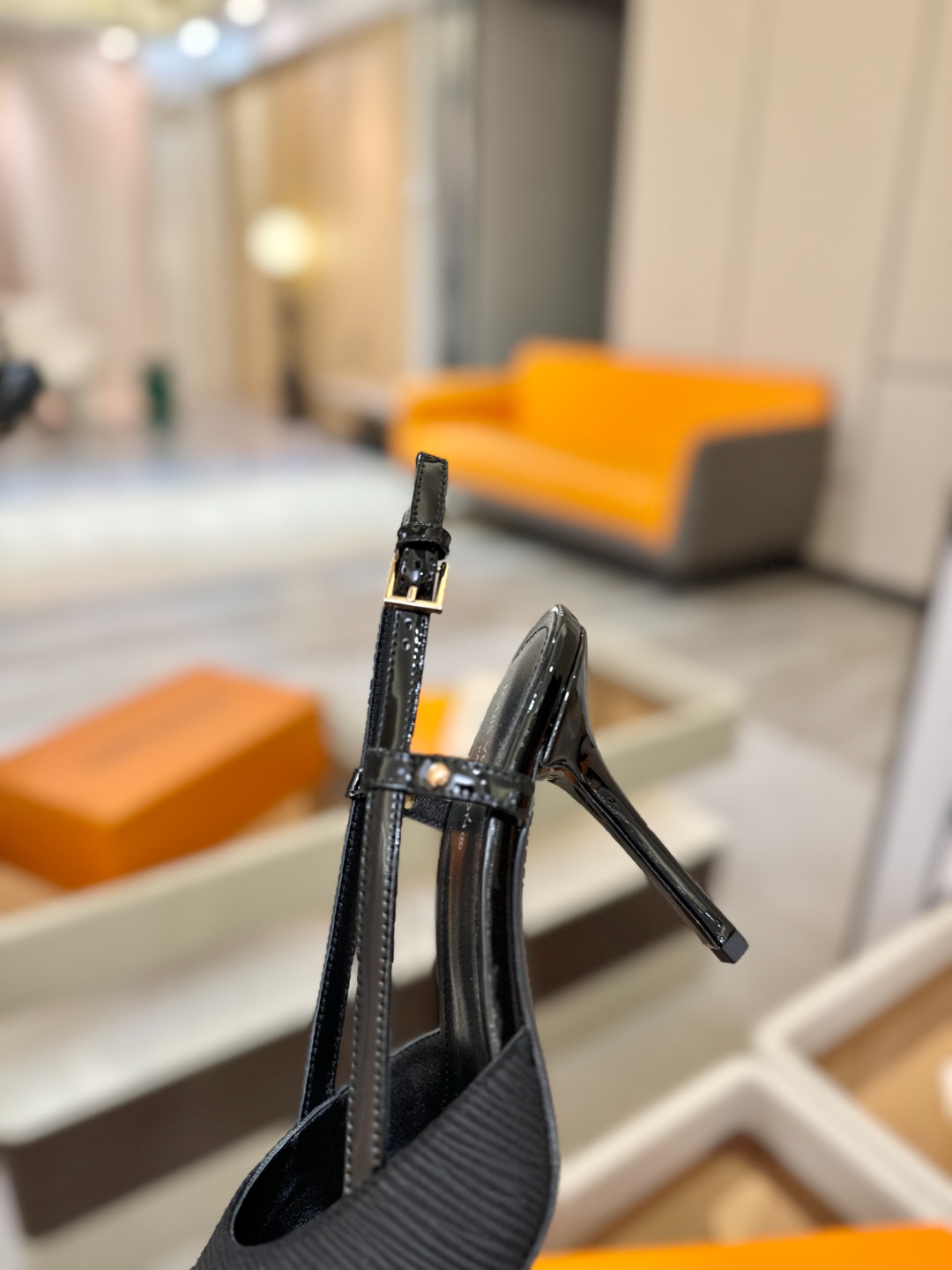 【代购级】、Louis Vuitton 官网早春系列！完美楦型、中跟后空/单鞋🆕、官网同步更新Lv五金 