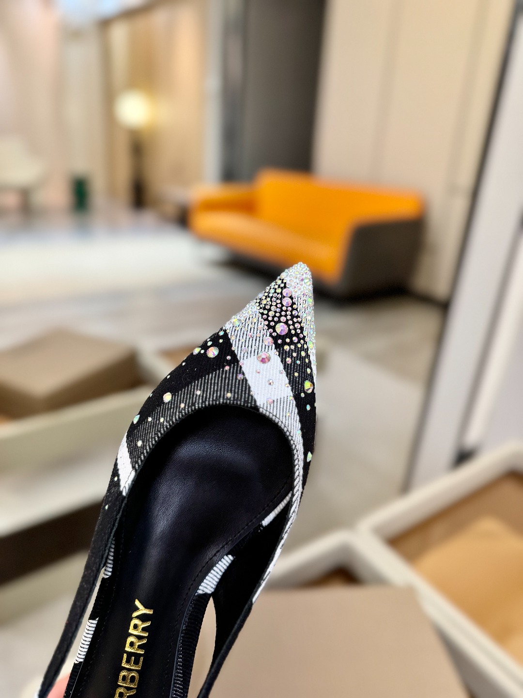 Burberryy 博柏利 𝑩𝒖𝒓𝒃𝒆𝒓𝒓𝒚𝒚💝 👠 𝘽𝙪𝙧𝙗𝙚𝙧𝙧𝙮𝙮 博柏利 独家推出平跟 慵懒的复