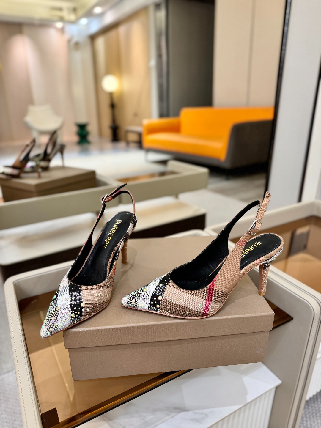 Burberryy 博柏利 𝑩𝒖𝒓𝒃𝒆𝒓𝒓𝒚𝒚💝 👠 𝘽𝙪𝙧𝙗𝙚𝙧𝙧𝙮𝙮 博柏利 独家推出高跟 慵懒的复