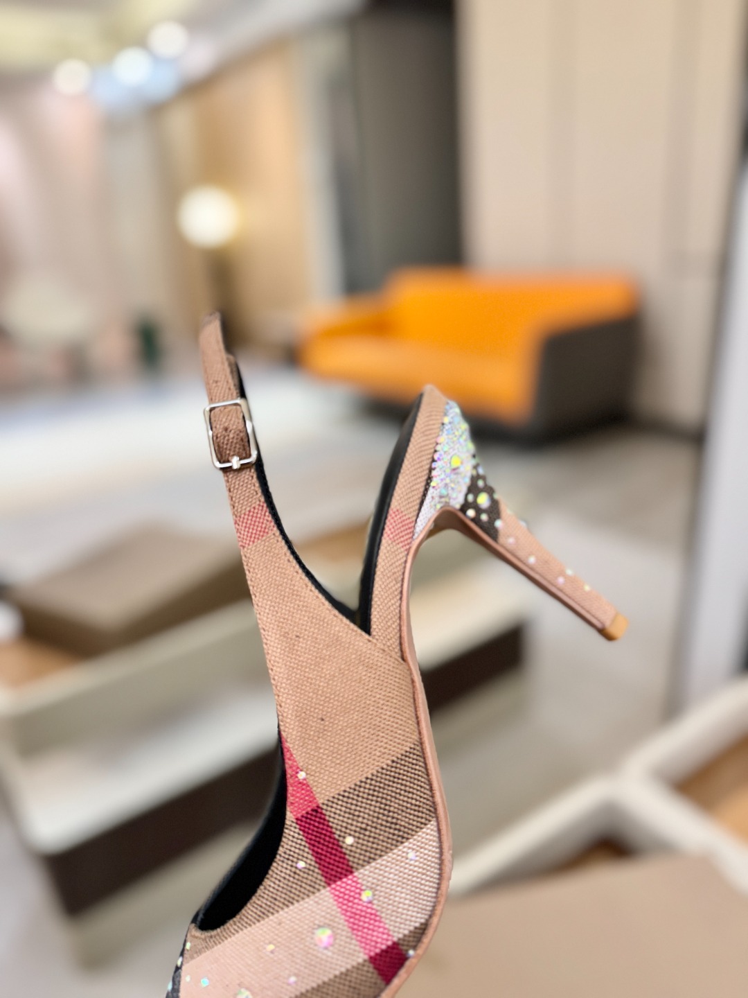 Burberryy 博柏利 𝑩𝒖𝒓𝒃𝒆𝒓𝒓𝒚𝒚💝 👠 𝘽𝙪𝙧𝙗𝙚𝙧𝙧𝙮𝙮 博柏利 独家推出高跟 慵懒的复