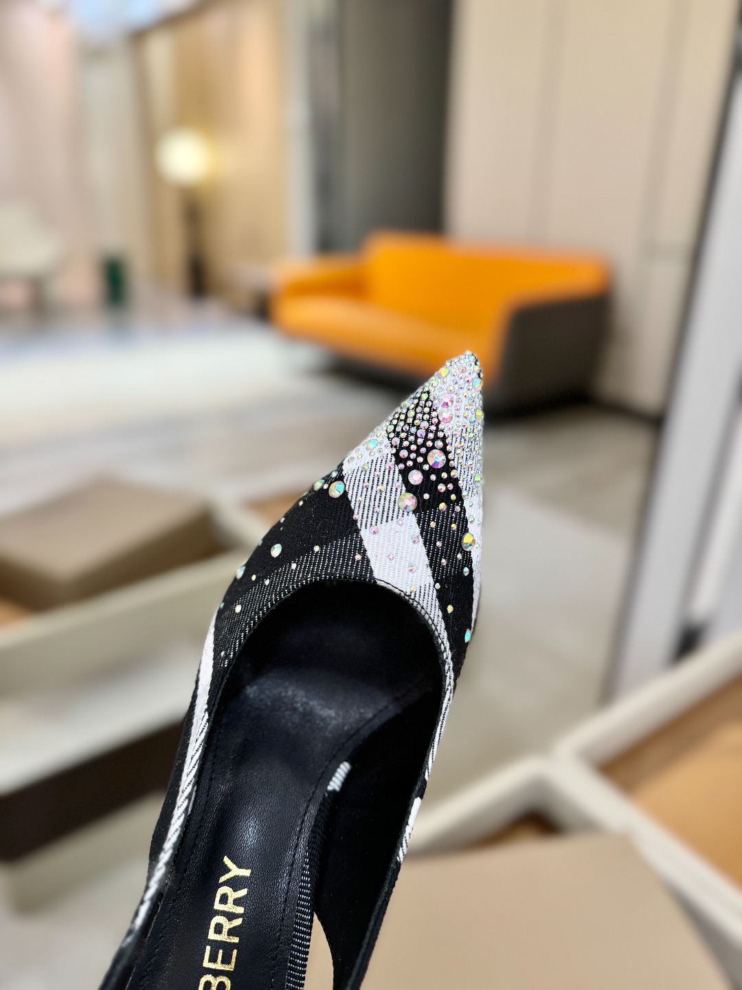 Burberryy 博柏利 𝑩𝒖𝒓𝒃𝒆𝒓𝒓𝒚𝒚💝 👠 𝘽𝙪𝙧𝙗𝙚𝙧𝙧𝙮𝙮 博柏利 独家推出高跟 慵懒的复