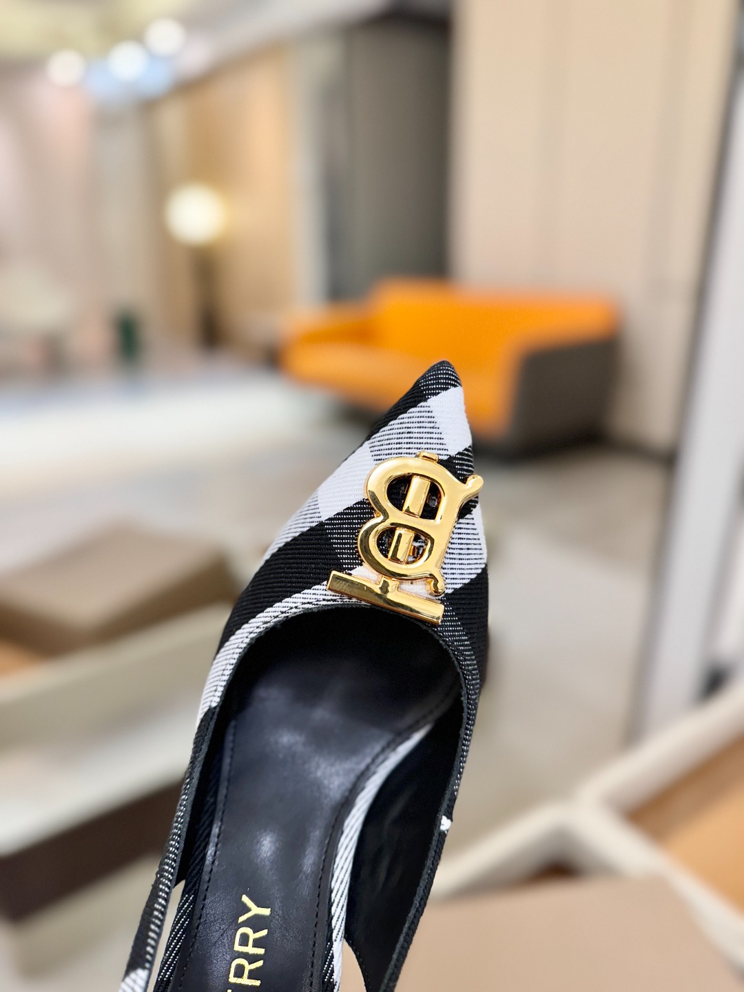 Burberryy 博柏利 𝑩𝒖𝒓𝒃𝒆𝒓𝒓𝒚𝒚💝 👠 𝘽𝙪𝙧𝙗𝙚𝙧𝙧𝙮𝙮 博柏利 独家推出高跟 慵懒的复