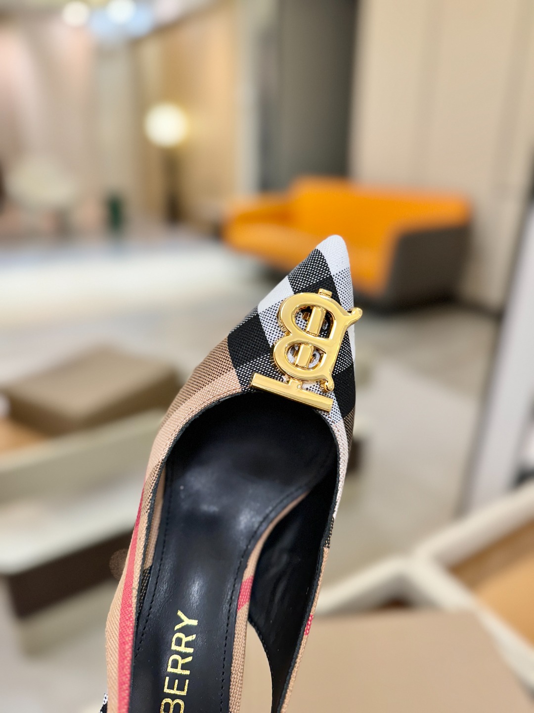 Burberryy 博柏利 𝑩𝒖𝒓𝒃𝒆𝒓𝒓𝒚𝒚💝 👠 𝘽𝙪𝙧𝙗𝙚𝙧𝙧𝙮𝙮 博柏利 独家推出高跟 慵懒的复