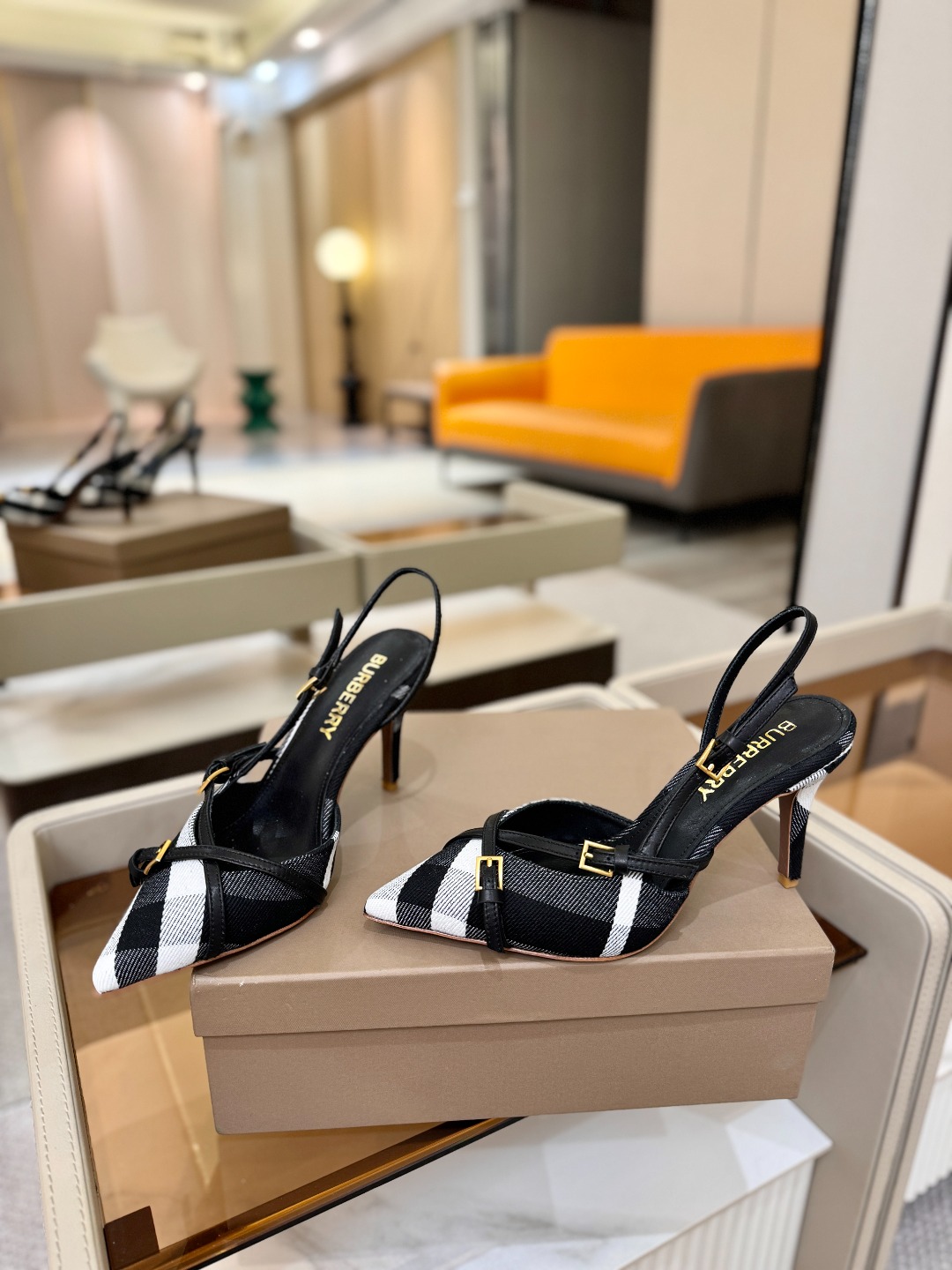 Burberryy 博柏利 𝑩𝒖𝒓𝒃𝒆𝒓𝒓𝒚𝒚💝 👠 𝘽𝙪𝙧𝙗𝙚𝙧𝙧𝙮𝙮 博柏利 独家推出高跟 慵懒的复