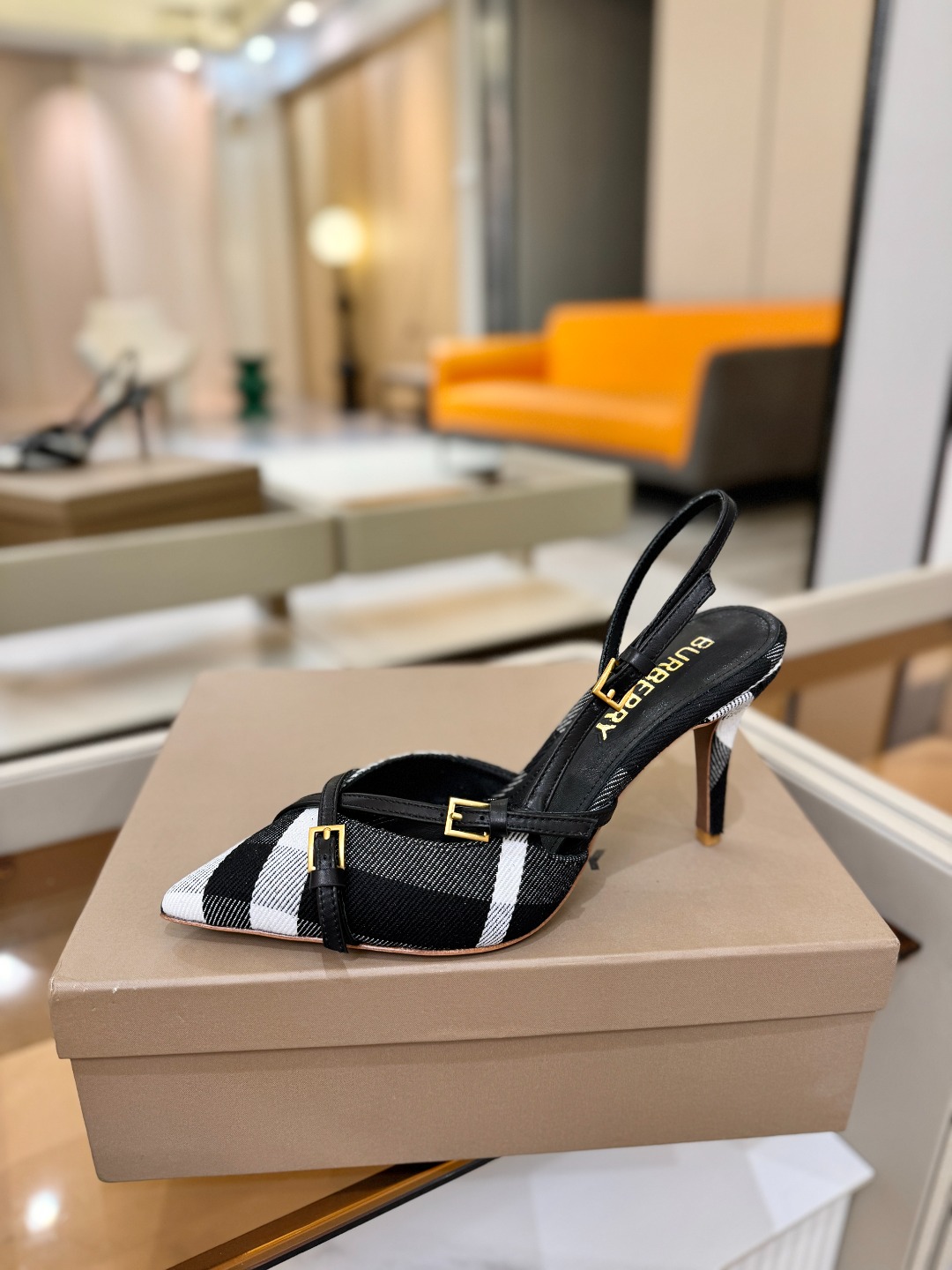 Burberryy 博柏利 𝑩𝒖𝒓𝒃𝒆𝒓𝒓𝒚𝒚💝 👠 𝘽𝙪𝙧𝙗𝙚𝙧𝙧𝙮𝙮 博柏利 独家推出高跟 慵懒的复