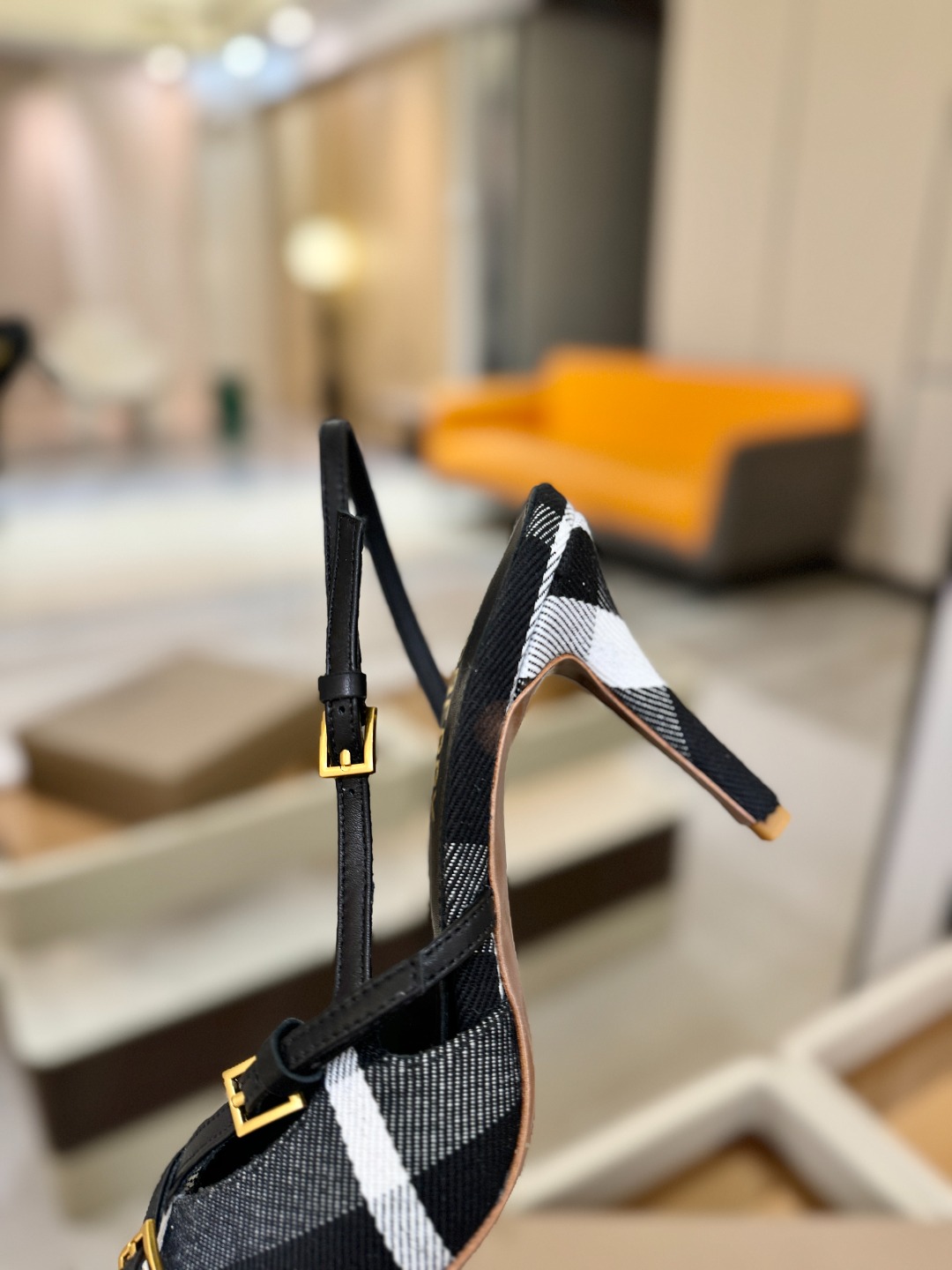 Burberryy 博柏利 𝑩𝒖𝒓𝒃𝒆𝒓𝒓𝒚𝒚💝 👠 𝘽𝙪𝙧𝙗𝙚𝙧𝙧𝙮𝙮 博柏利 独家推出高跟 慵懒的复