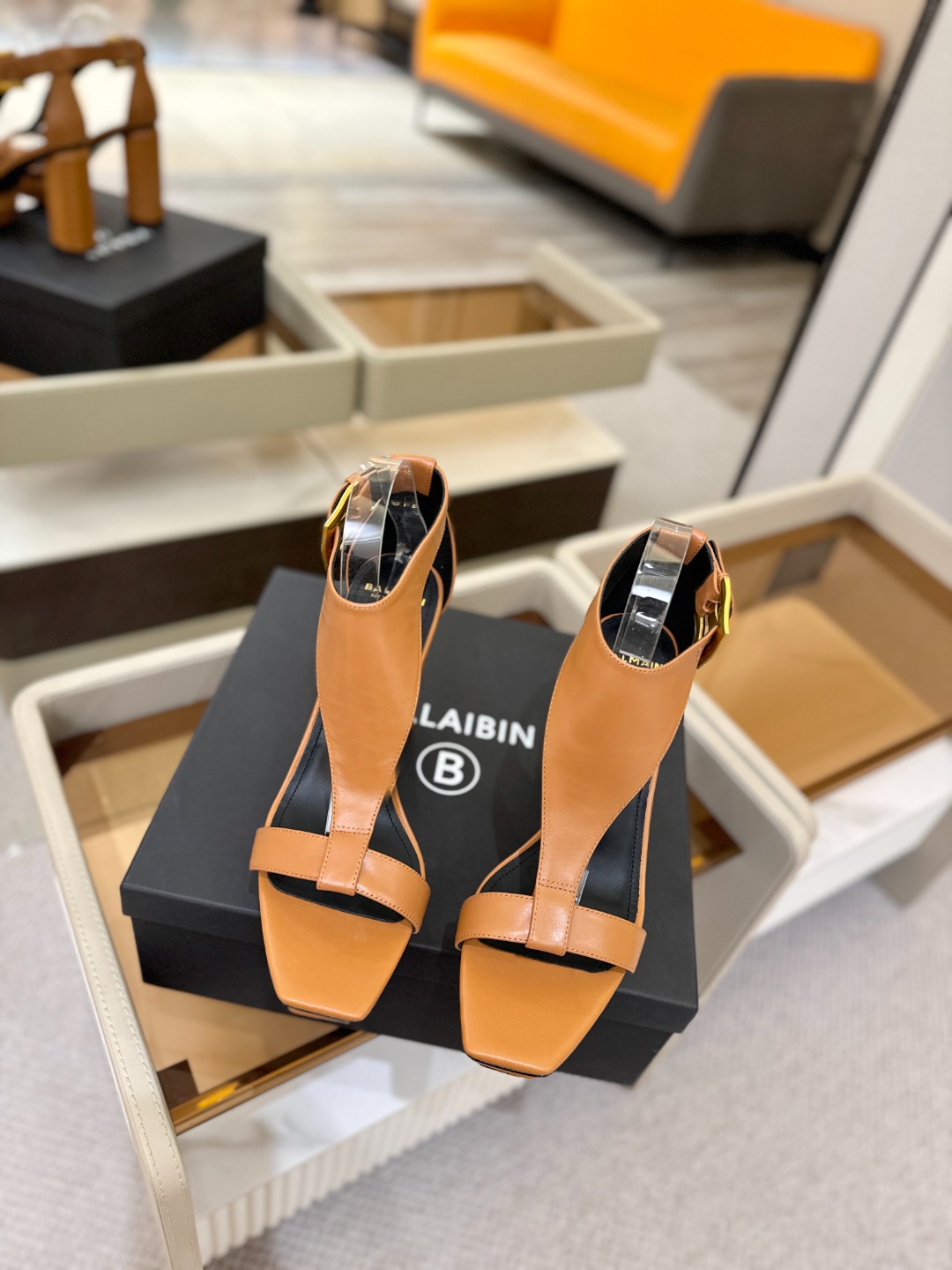 巴尔曼 走秀恨天高水台凉鞋。ʚ😊ɞ 品牌巴尔曼𝘽𝙖𝙡𝙢𝙖𝙞𝙣由法国时装设计师𝙥𝙞𝙚𝙧𝙧𝙚 𝘽𝙖𝙡𝙢𝙖𝙞𝙣