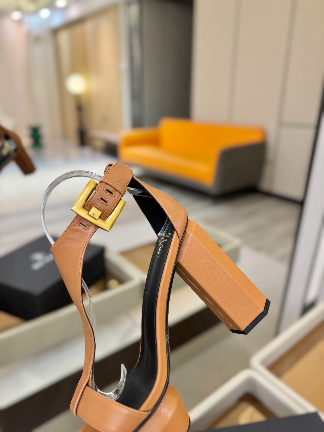 巴尔曼 走秀恨天高水台凉鞋。ʚ😊ɞ 品牌巴尔曼𝘽𝙖𝙡𝙢𝙖𝙞𝙣由法国时装设计师𝙥𝙞𝙚𝙧𝙧𝙚 𝘽𝙖𝙡𝙢𝙖𝙞𝙣