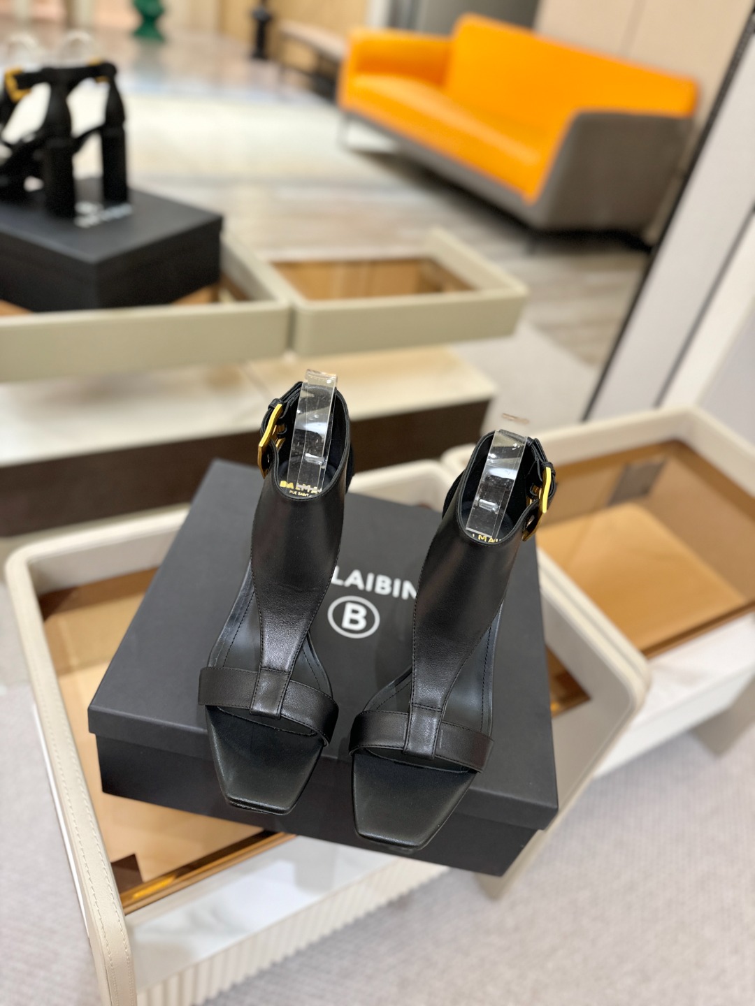 巴尔曼 走秀恨天高水台凉鞋。ʚ😊ɞ 品牌巴尔曼𝘽𝙖𝙡𝙢𝙖𝙞𝙣由法国时装设计师𝙥𝙞𝙚𝙧𝙧𝙚 𝘽𝙖𝙡𝙢𝙖𝙞𝙣