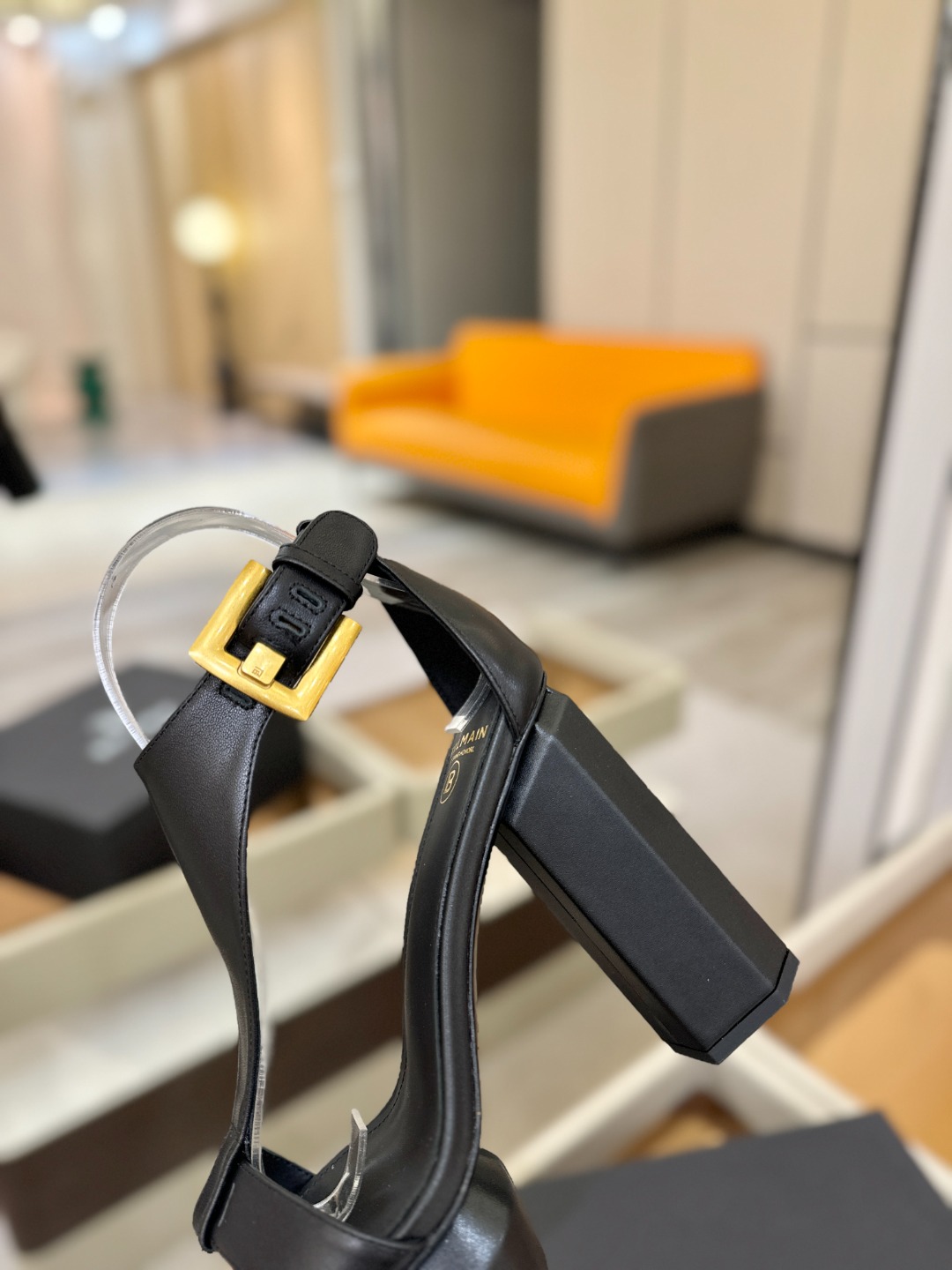 巴尔曼 走秀恨天高水台凉鞋。ʚ😊ɞ 品牌巴尔曼𝘽𝙖𝙡𝙢𝙖𝙞𝙣由法国时装设计师𝙥𝙞𝙚𝙧𝙧𝙚 𝘽𝙖𝙡𝙢𝙖𝙞𝙣