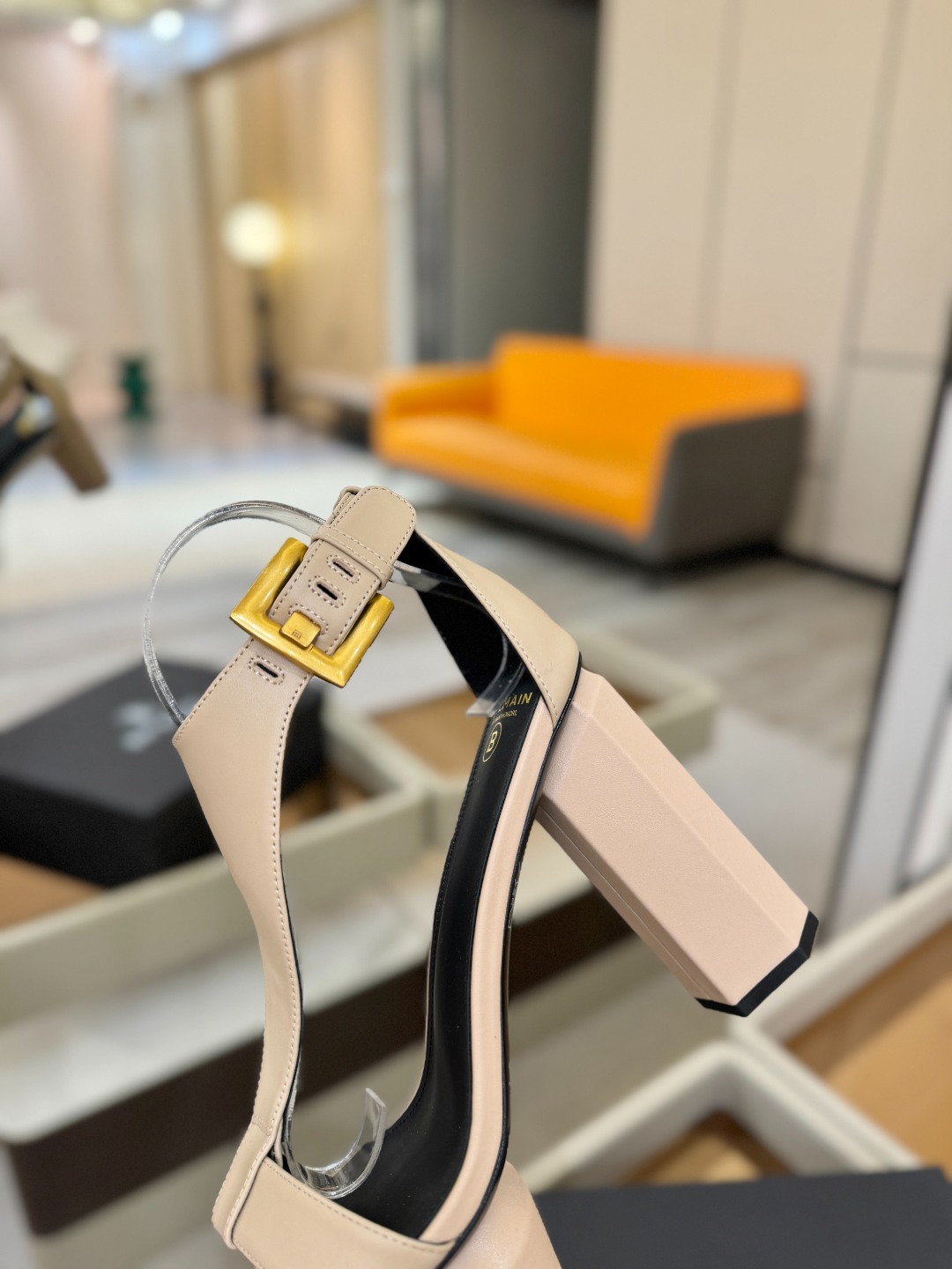 巴尔曼 走秀恨天高水台凉鞋。ʚ😊ɞ 品牌巴尔曼𝘽𝙖𝙡𝙢𝙖𝙞𝙣由法国时装设计师𝙥𝙞𝙚𝙧𝙧𝙚 𝘽𝙖𝙡𝙢𝙖𝙞𝙣