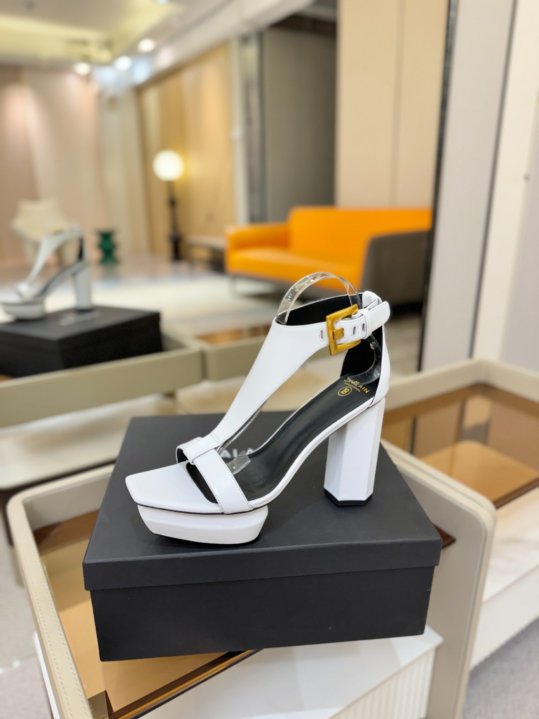 巴尔曼 走秀恨天高水台凉鞋。ʚ😊ɞ 品牌巴尔曼𝘽𝙖𝙡𝙢𝙖𝙞𝙣由法国时装设计师𝙥𝙞𝙚𝙧𝙧𝙚 𝘽𝙖𝙡𝙢𝙖𝙞𝙣