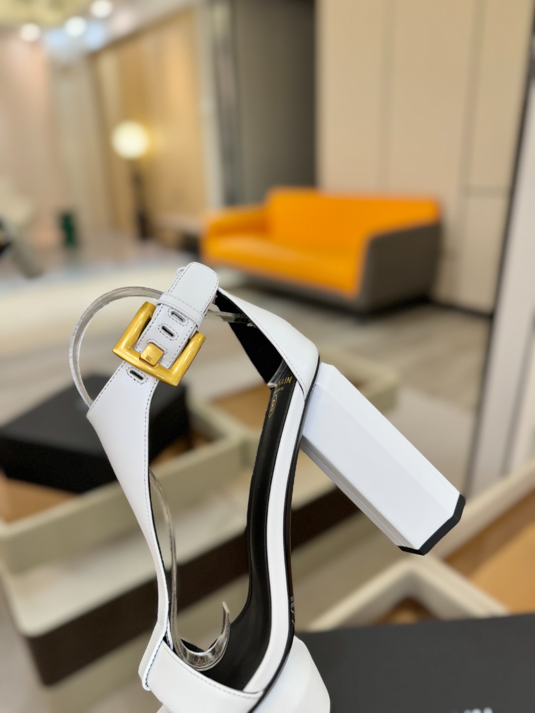 巴尔曼 走秀恨天高水台凉鞋。ʚ😊ɞ 品牌巴尔曼𝘽𝙖𝙡𝙢𝙖𝙞𝙣由法国时装设计师𝙥𝙞𝙚𝙧𝙧𝙚 𝘽𝙖𝙡𝙢𝙖𝙞𝙣